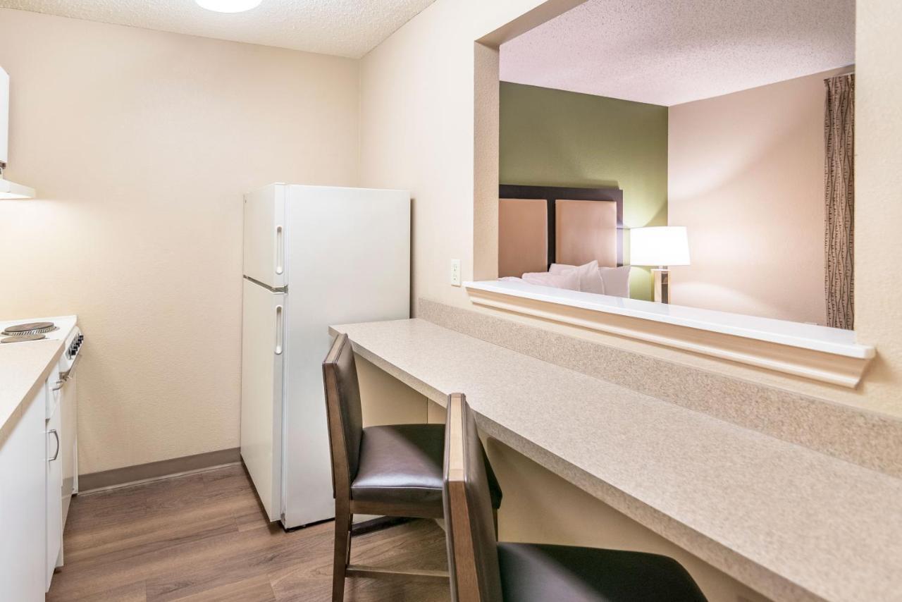 Deluxe Studio with 1 Queen Bed - Non-Smoking