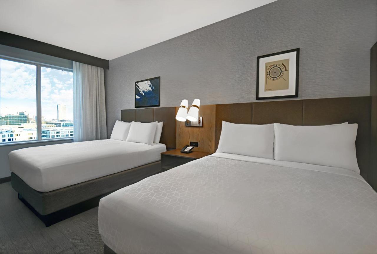 One-Bedroom Queen Suite Two Queen Beds