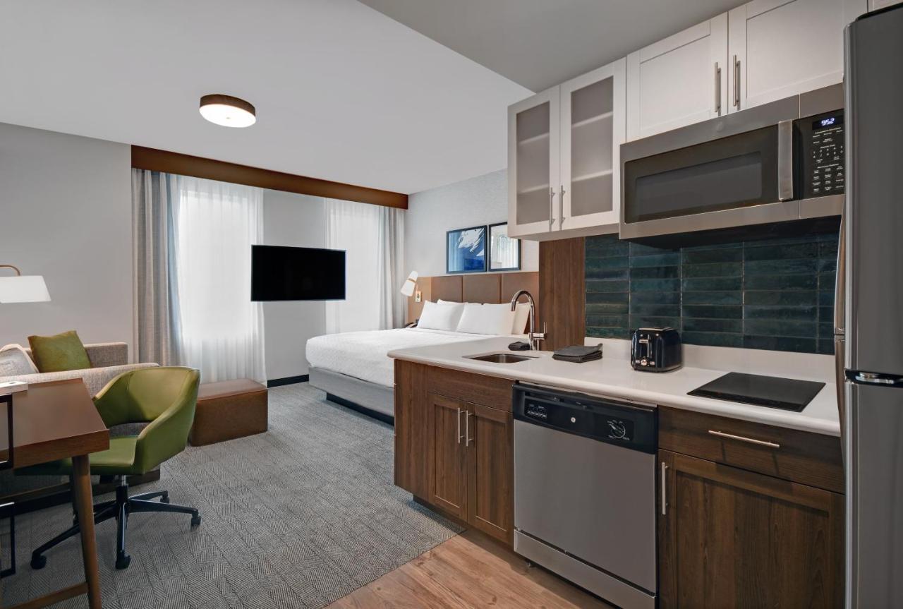 King Studio Suite