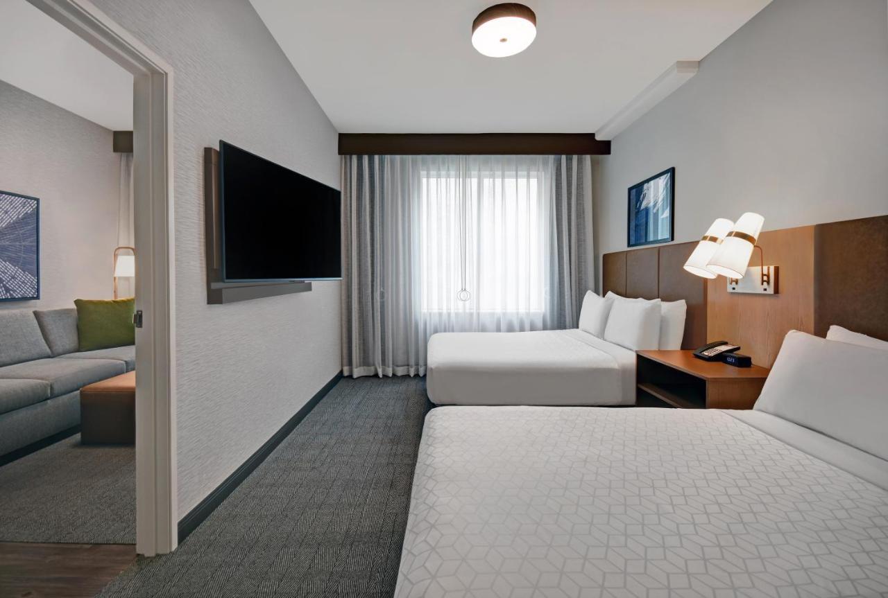 One-Bedroom Queen Suite Two Queen Beds