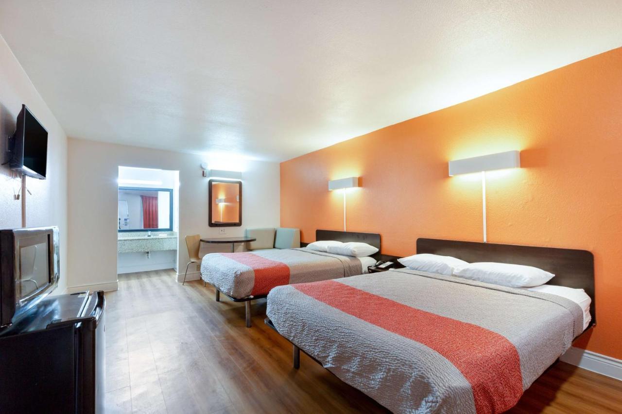 Deluxe Queen Room Two Queen Beds Non-Smoking
