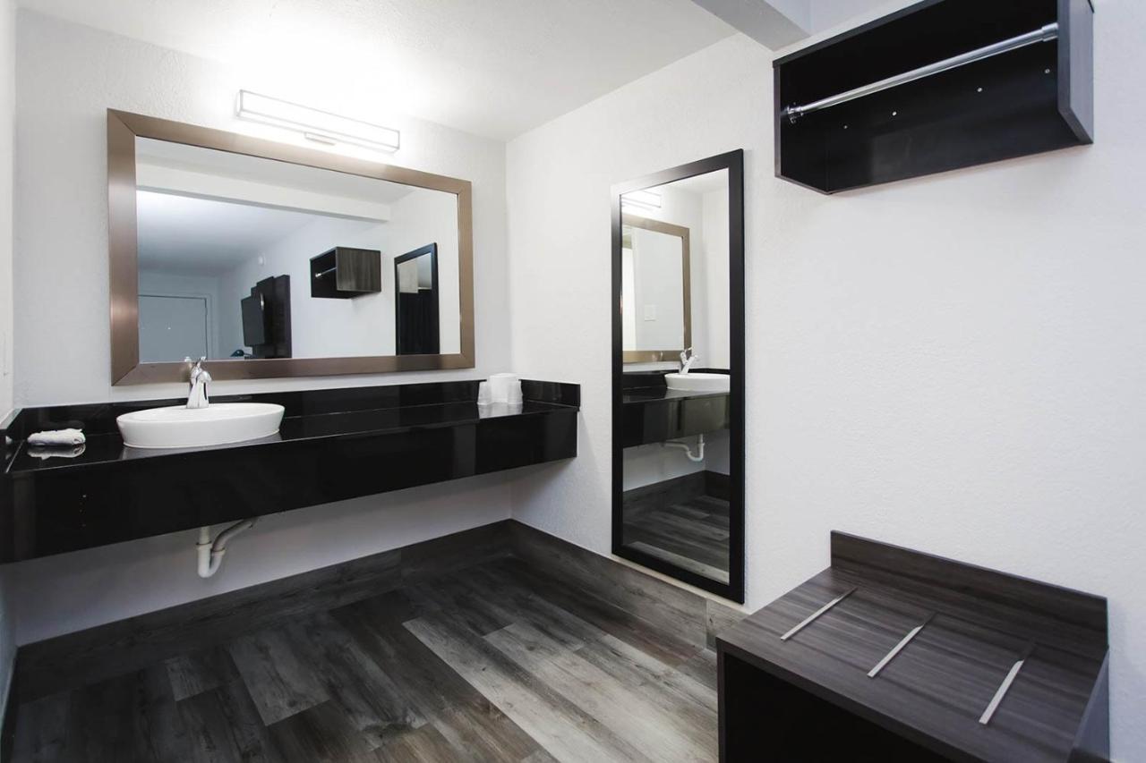 2 Queen Beds | Non-Smoking, Kitchen