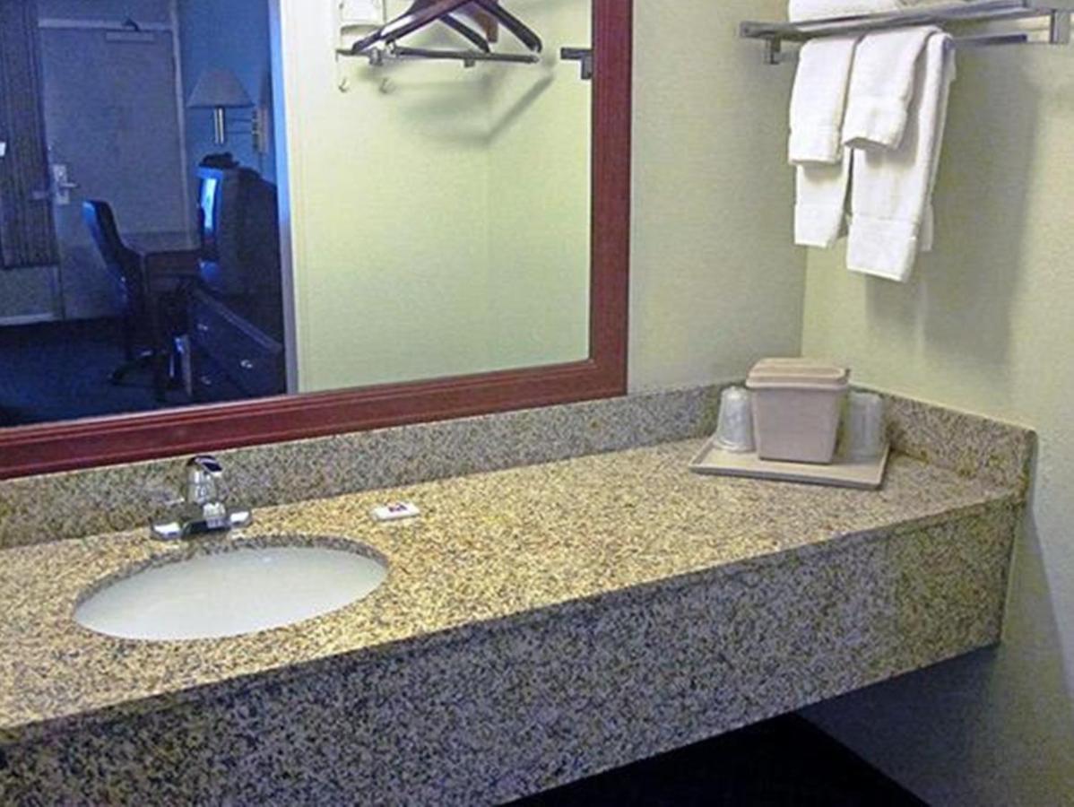 King Room Roll Shower Disability Access Non-Smoking