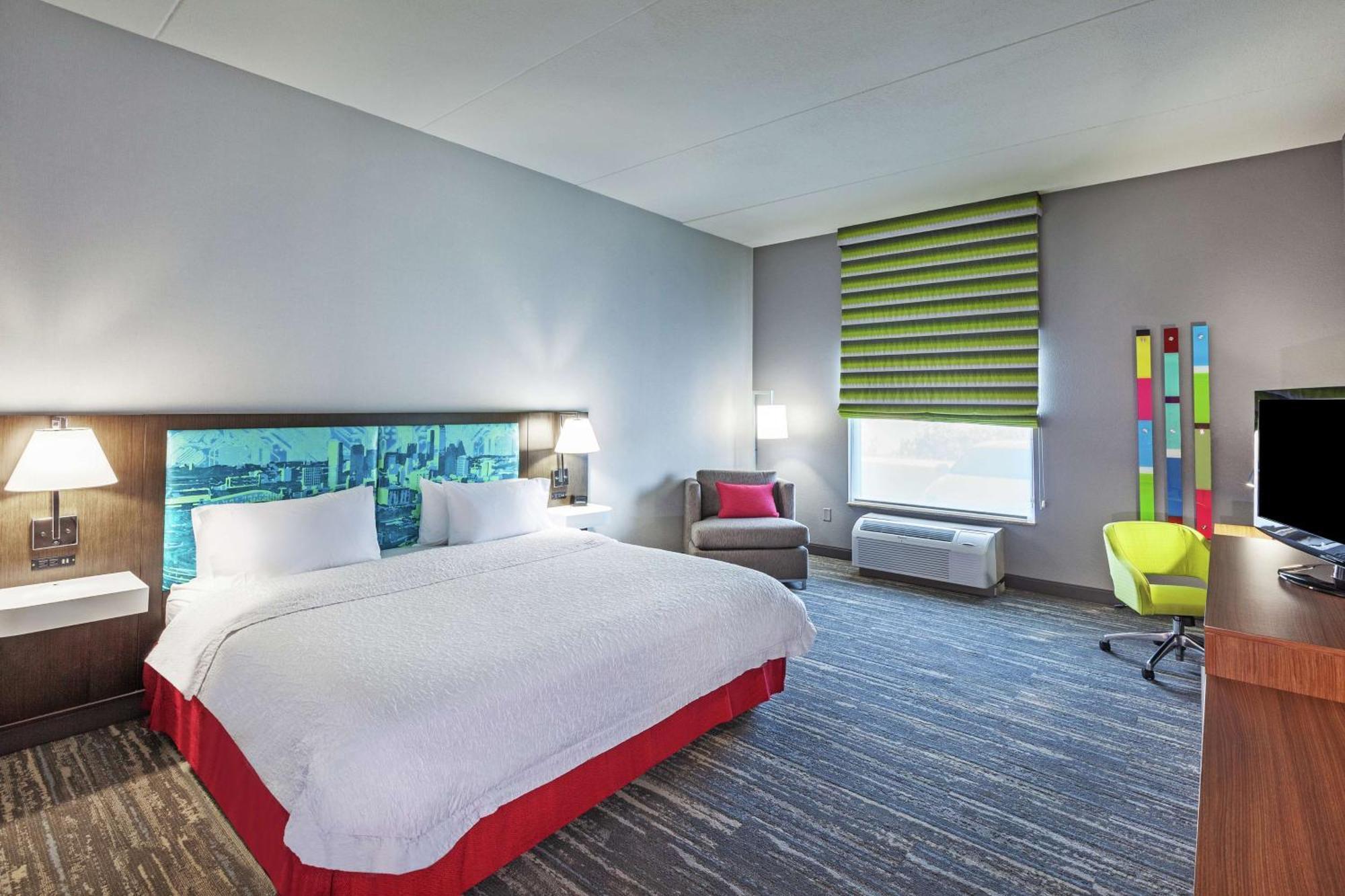 King Room with King Bed - Non-Smoking