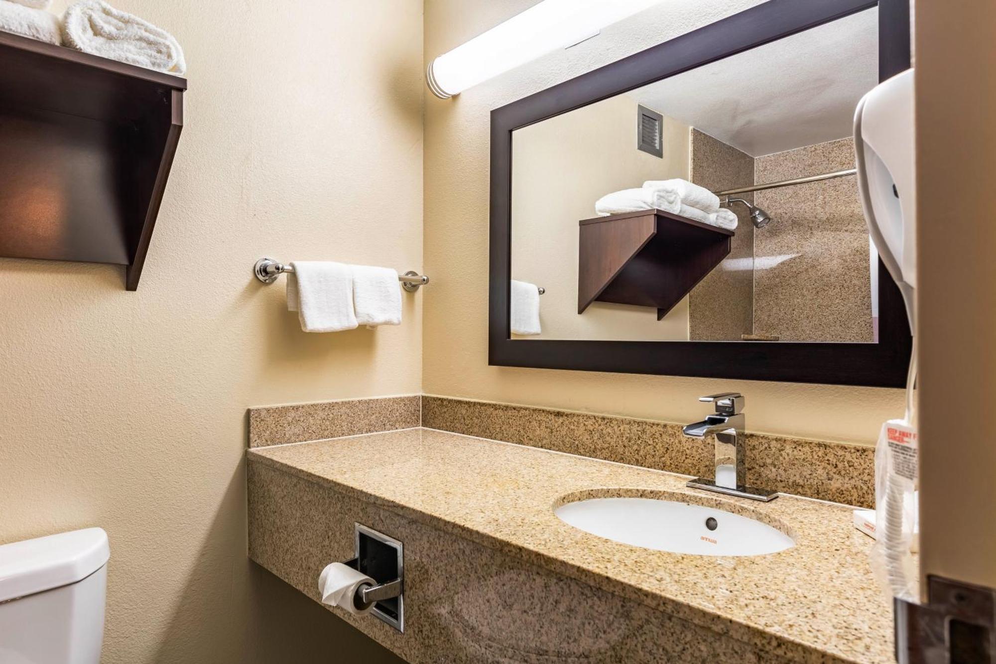 Suite Two Queen Beds Smoke