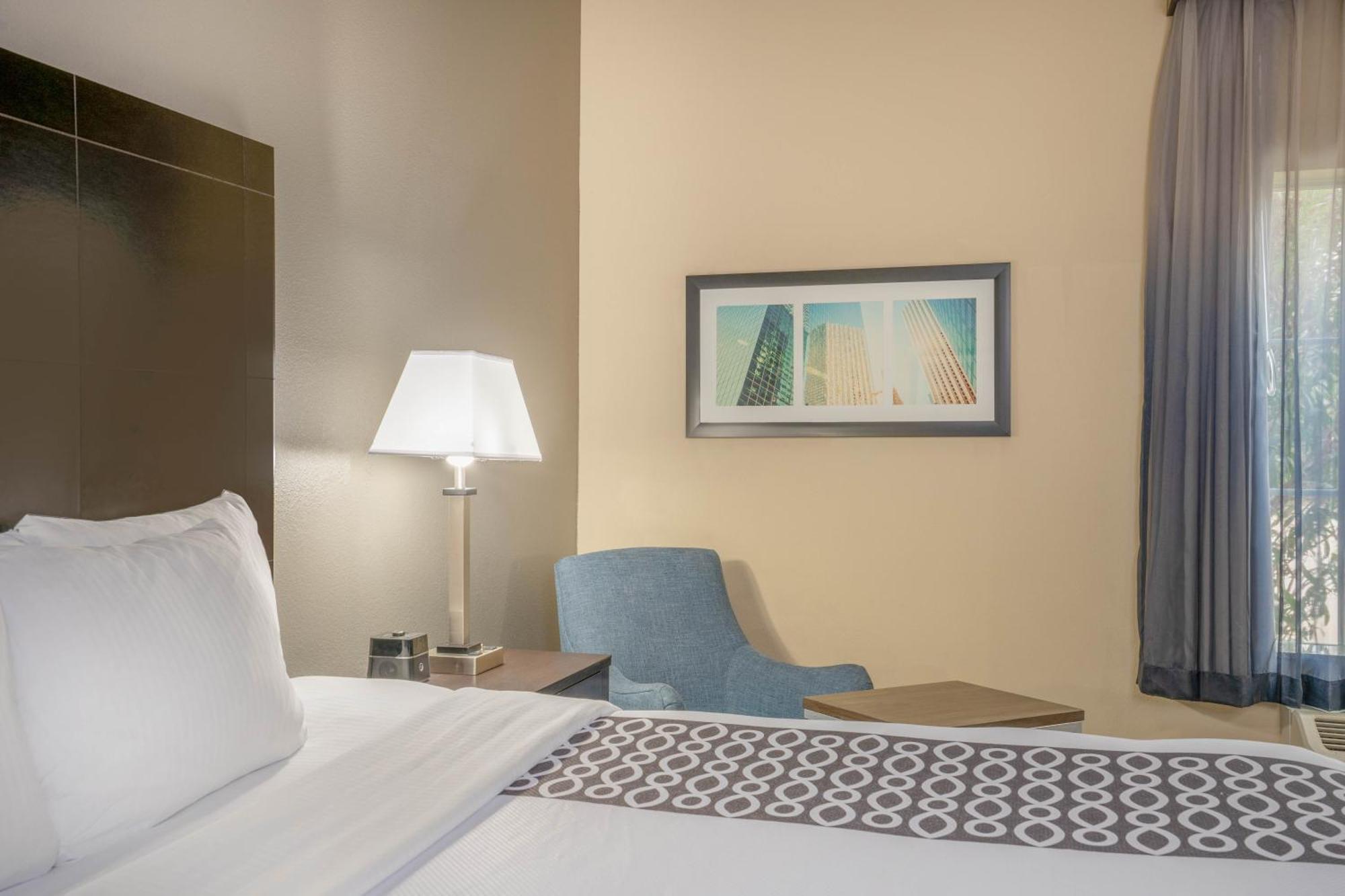 Queen Room with Two Queen Beds and Bath Tub - Mobility/Hearing Accessible - Non-Smoking