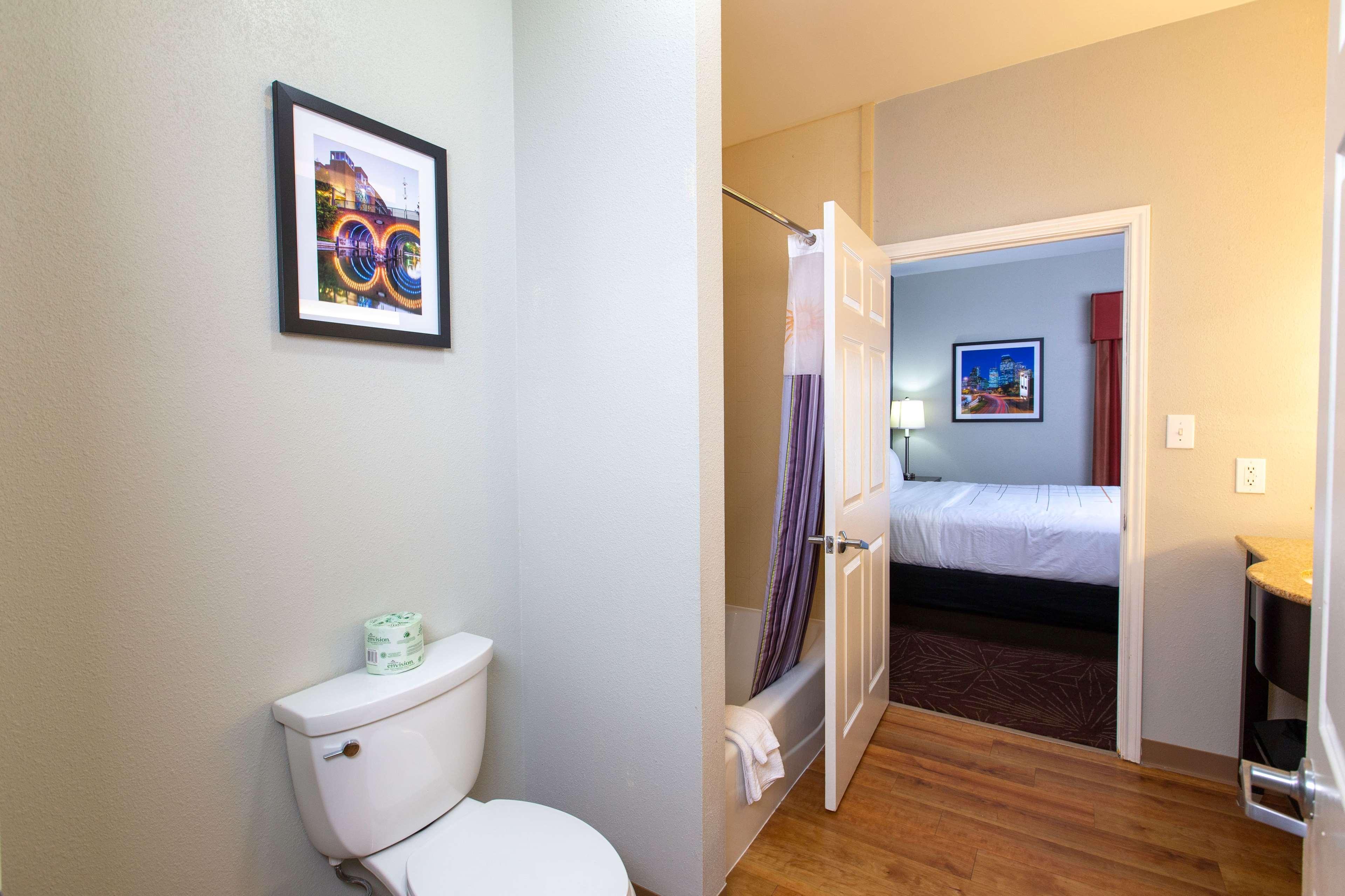 One-Bedroom King Suite Non-Smoking