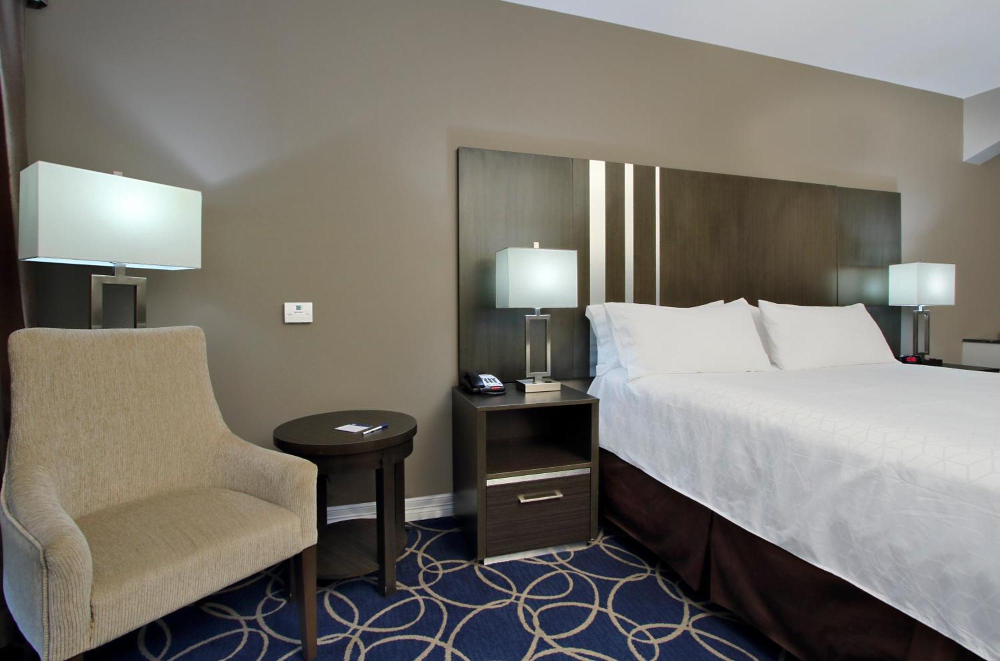 King Room Hearing Accessible or Non-Smoking