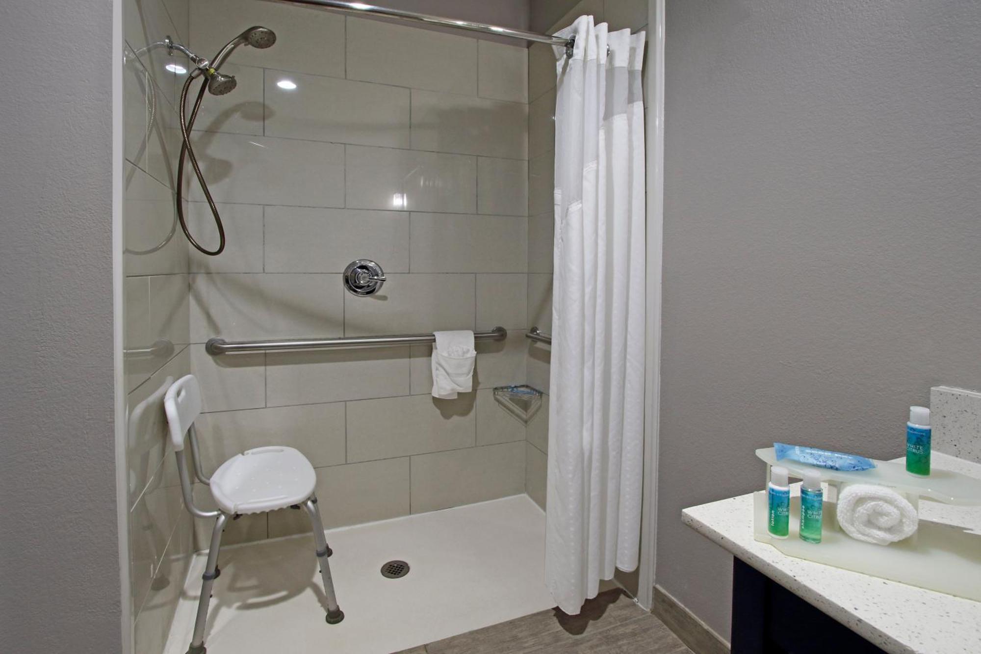 King Room Hearing Accessible or Non-Smoking