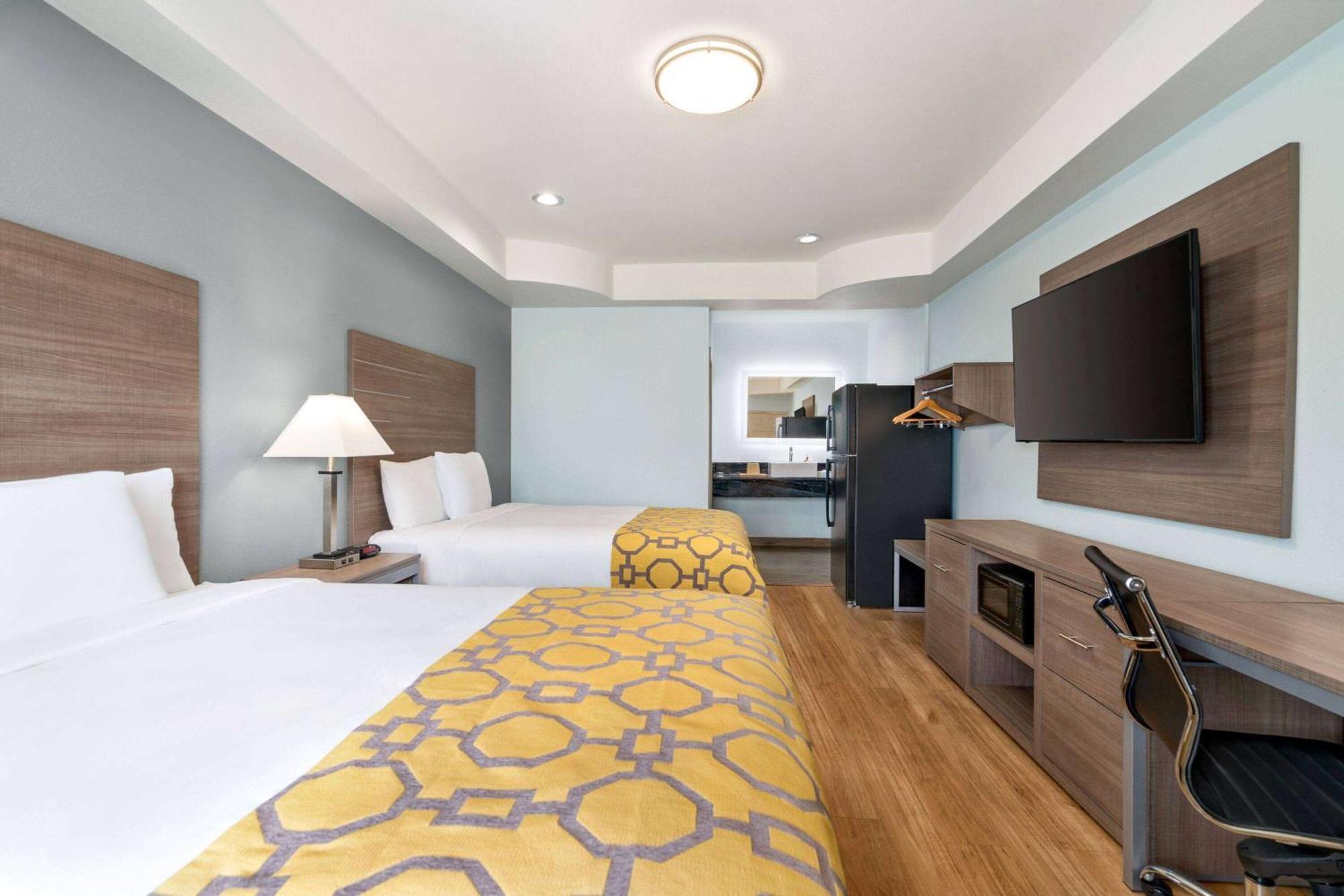 Queen Room Two Queen Beds Mobility or Hearing Access Non-Smoking