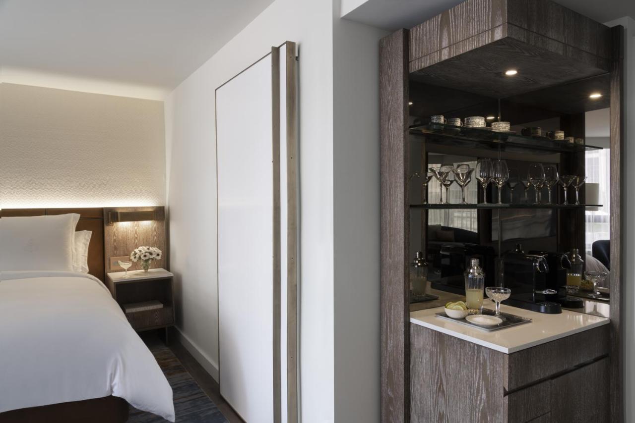 Corner King Room