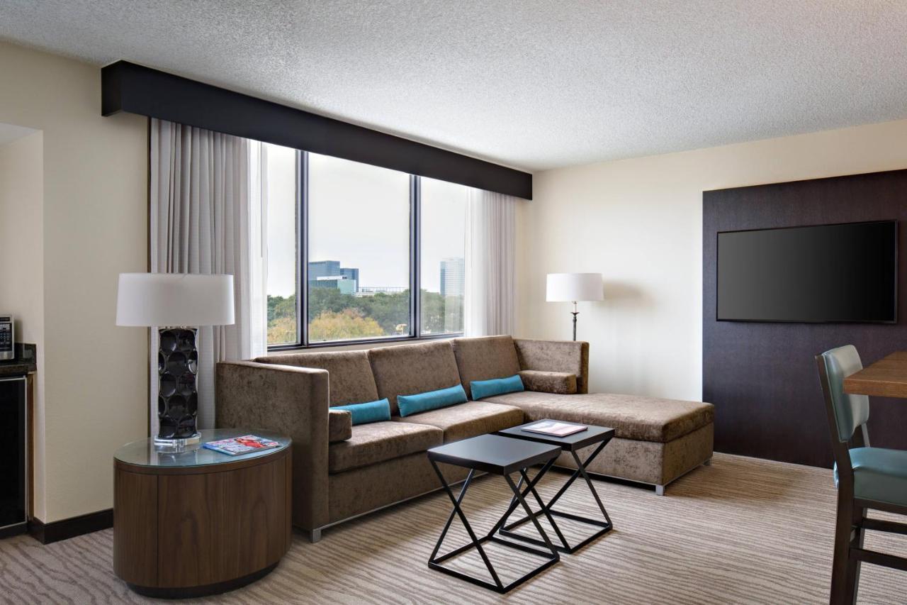 One-Bedroom King Suite