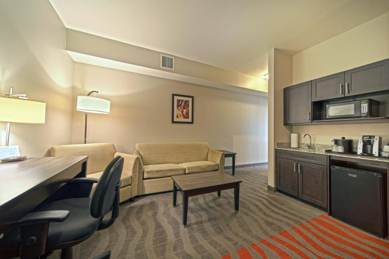 One-Bedroom King Suite