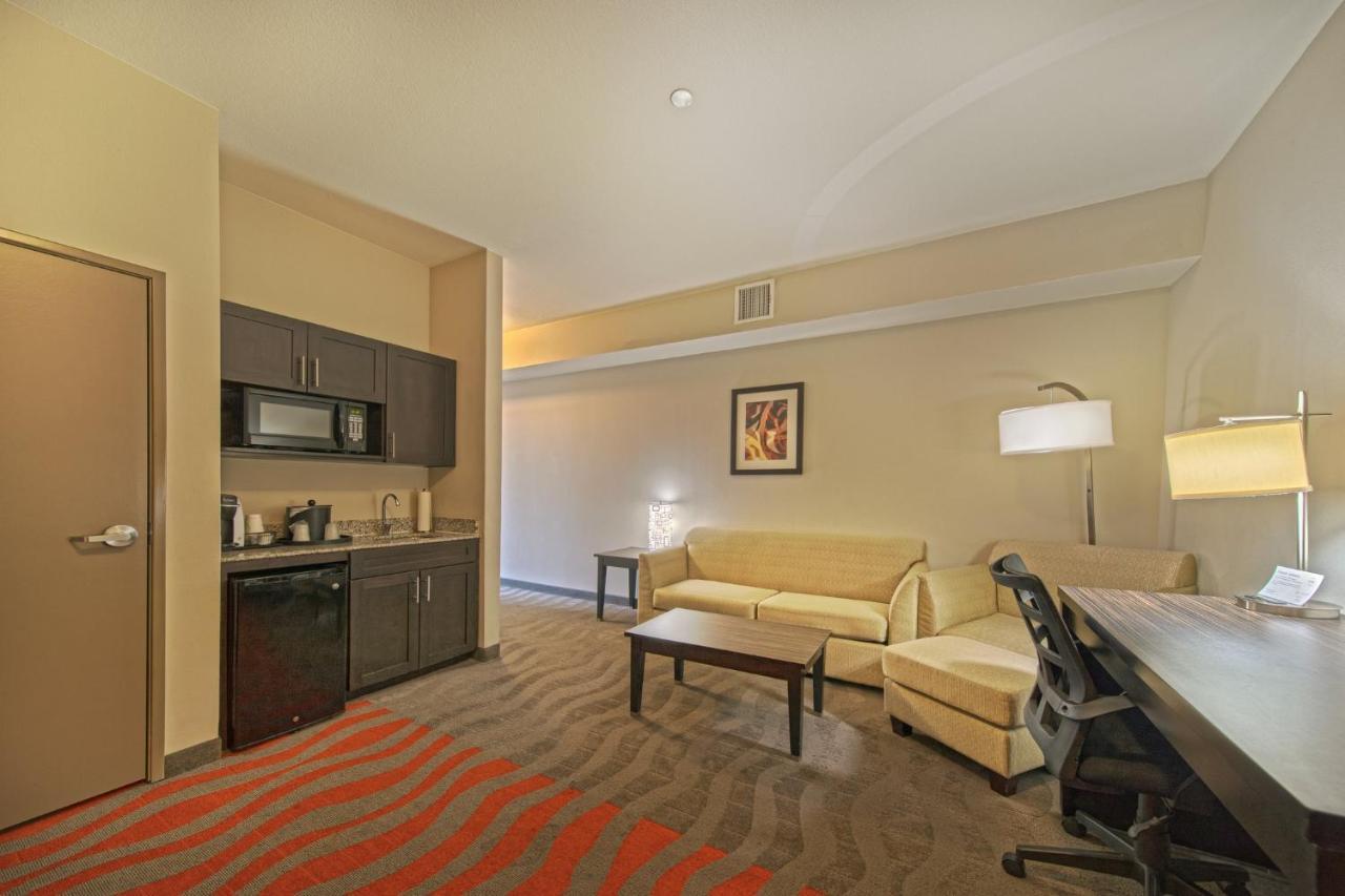 One-Bedroom King Suite