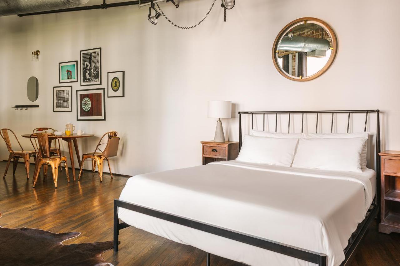 Studio Apartment with One Queen Bed