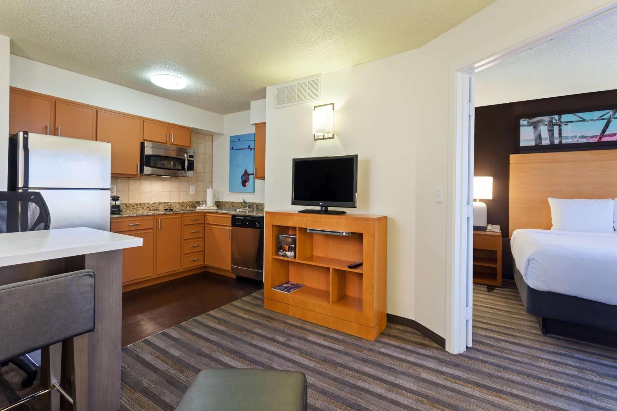 One-Bedroom King Suite
