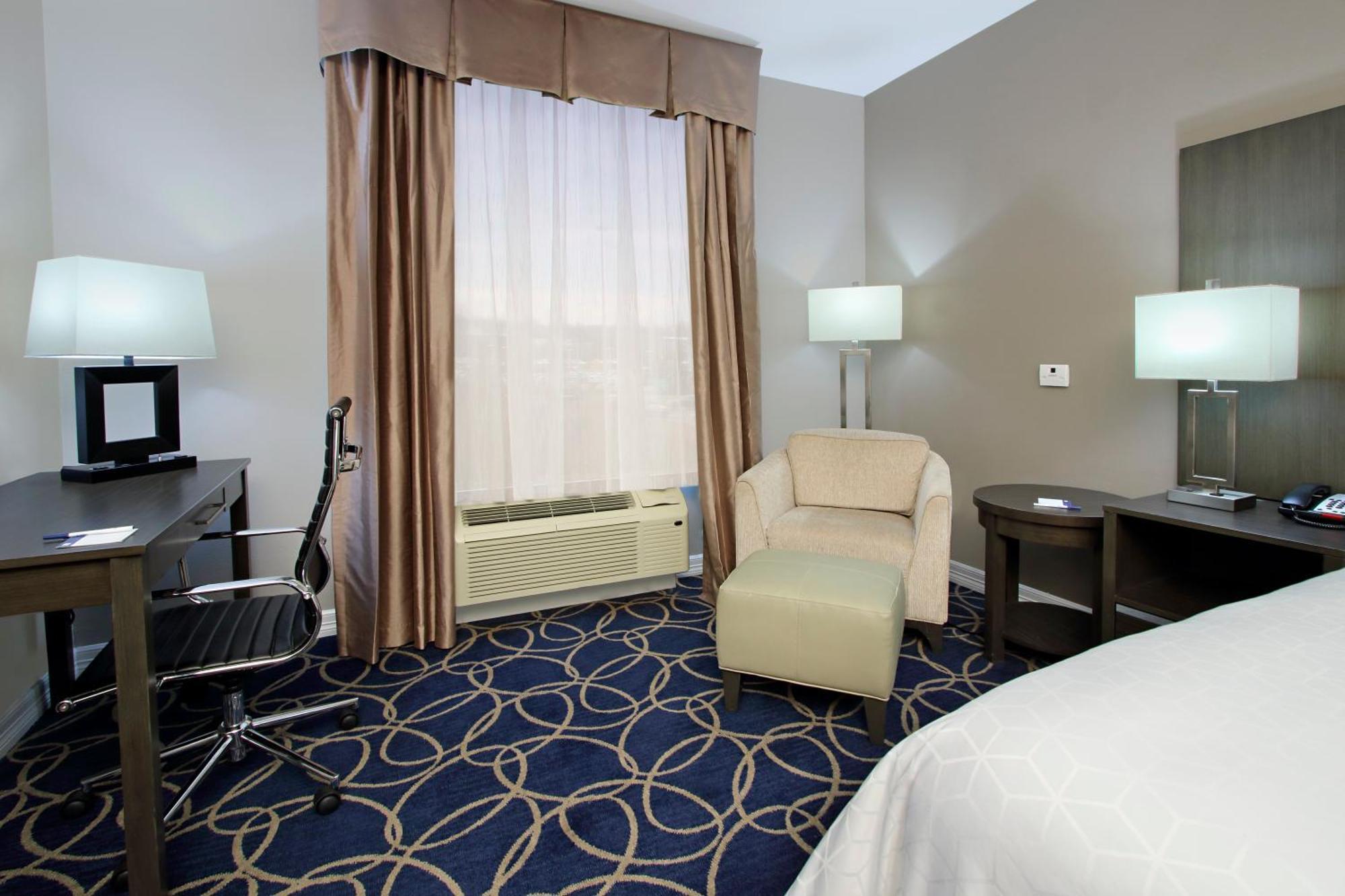 King Room Hearing Accessible or Non-Smoking