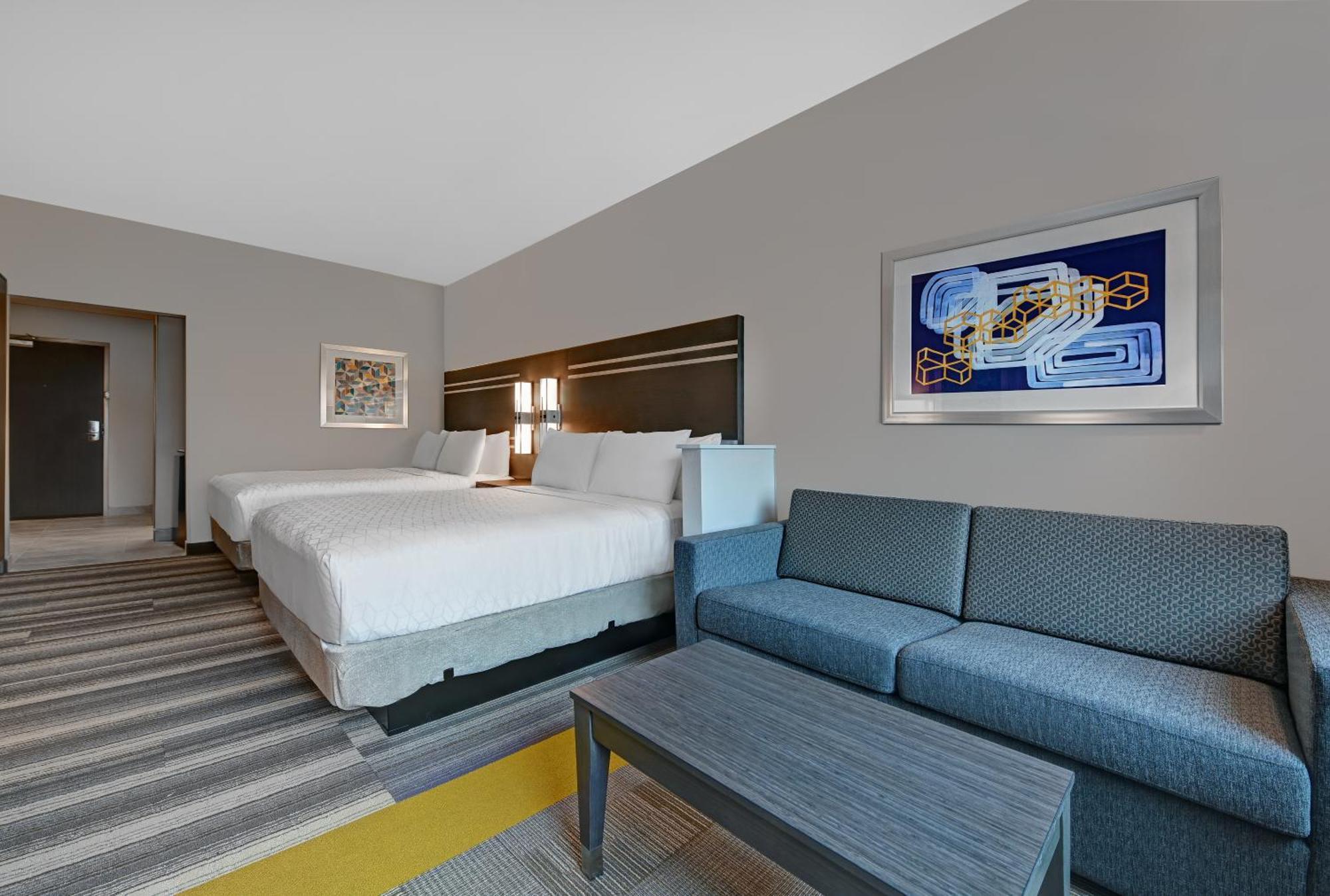 Queen Suite with Two Queen Beds,1257480475:JPEG