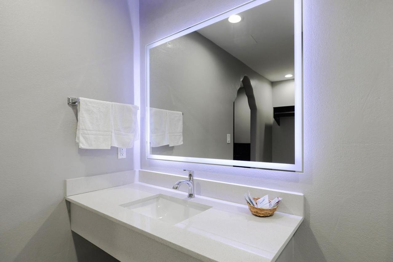 King Room with Spa Bath