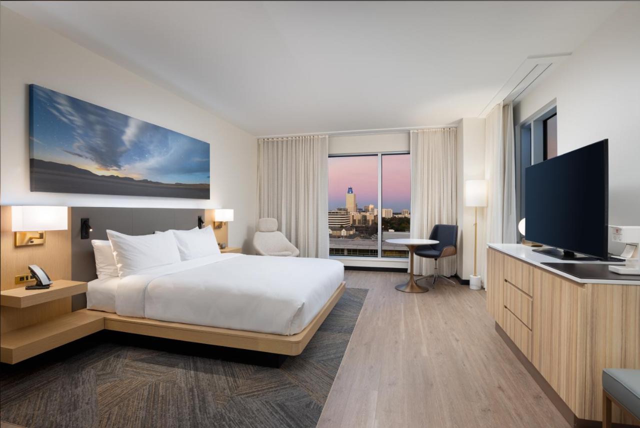 Premium King Accessible Room