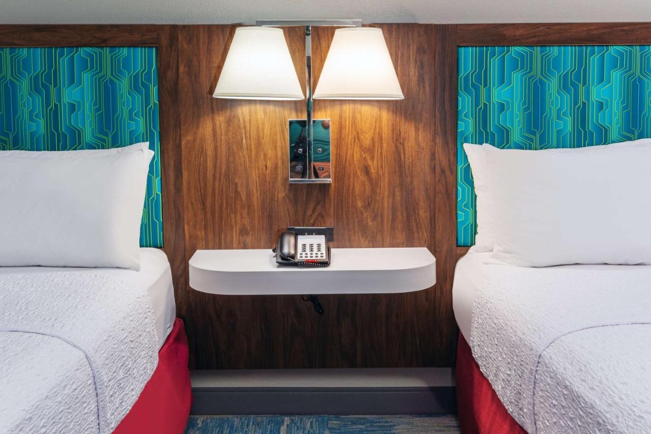 Queen Room Two Queen Beds Mobility Hearing Access or Non-Smoking