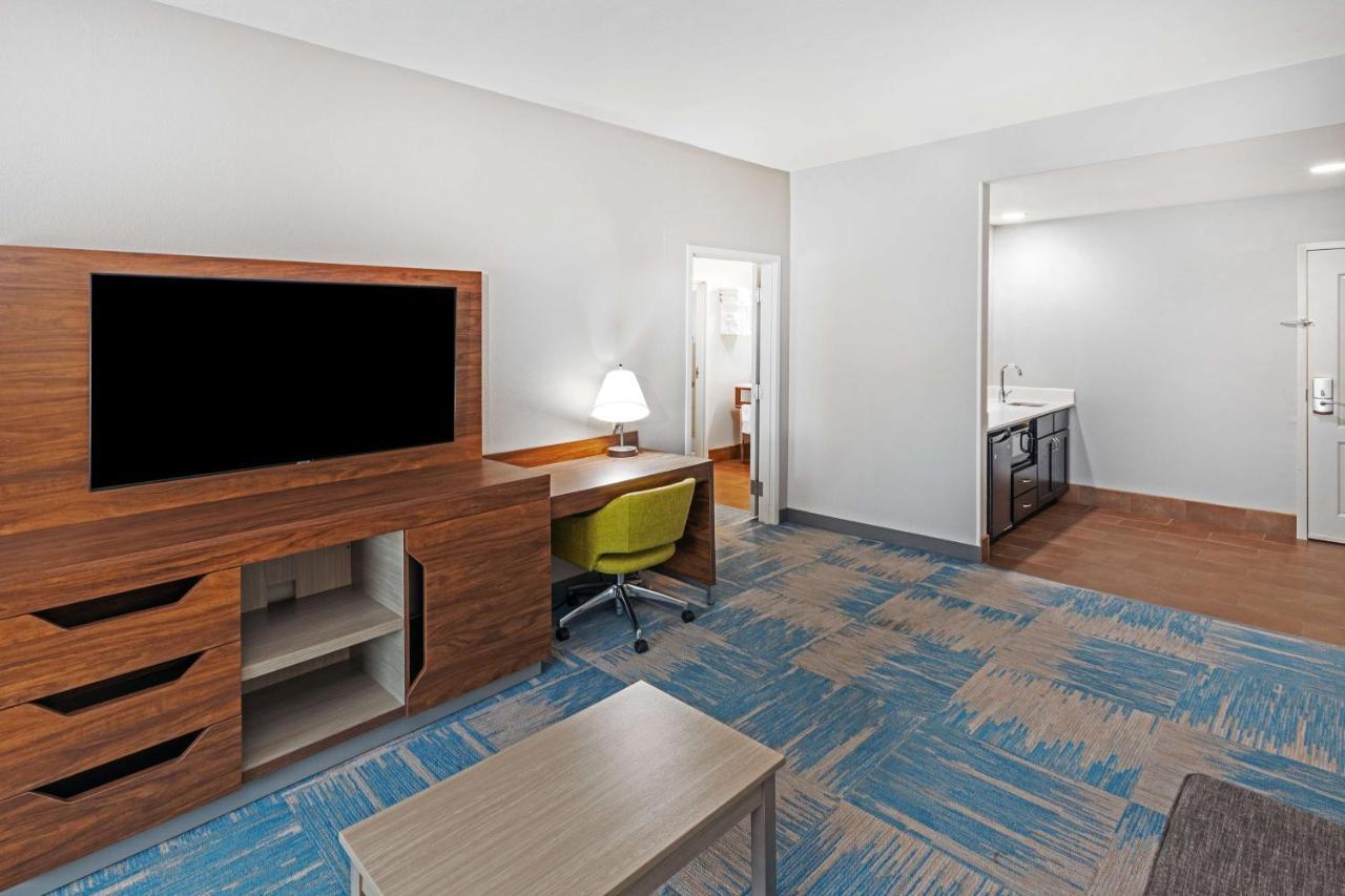 One-Bedroom Queen Suite Non-Smoking