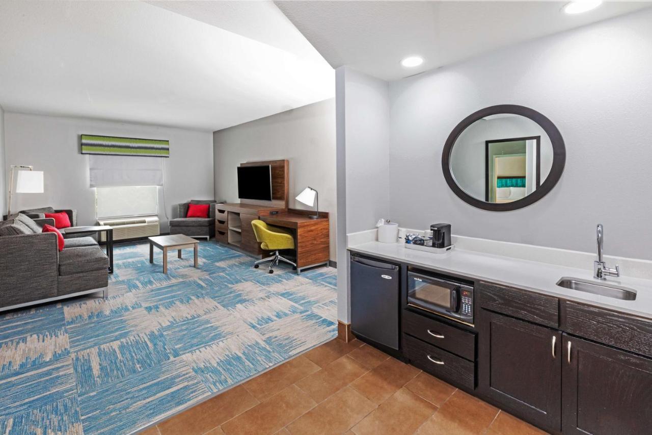One-Bedroom Queen Suite Non-Smoking