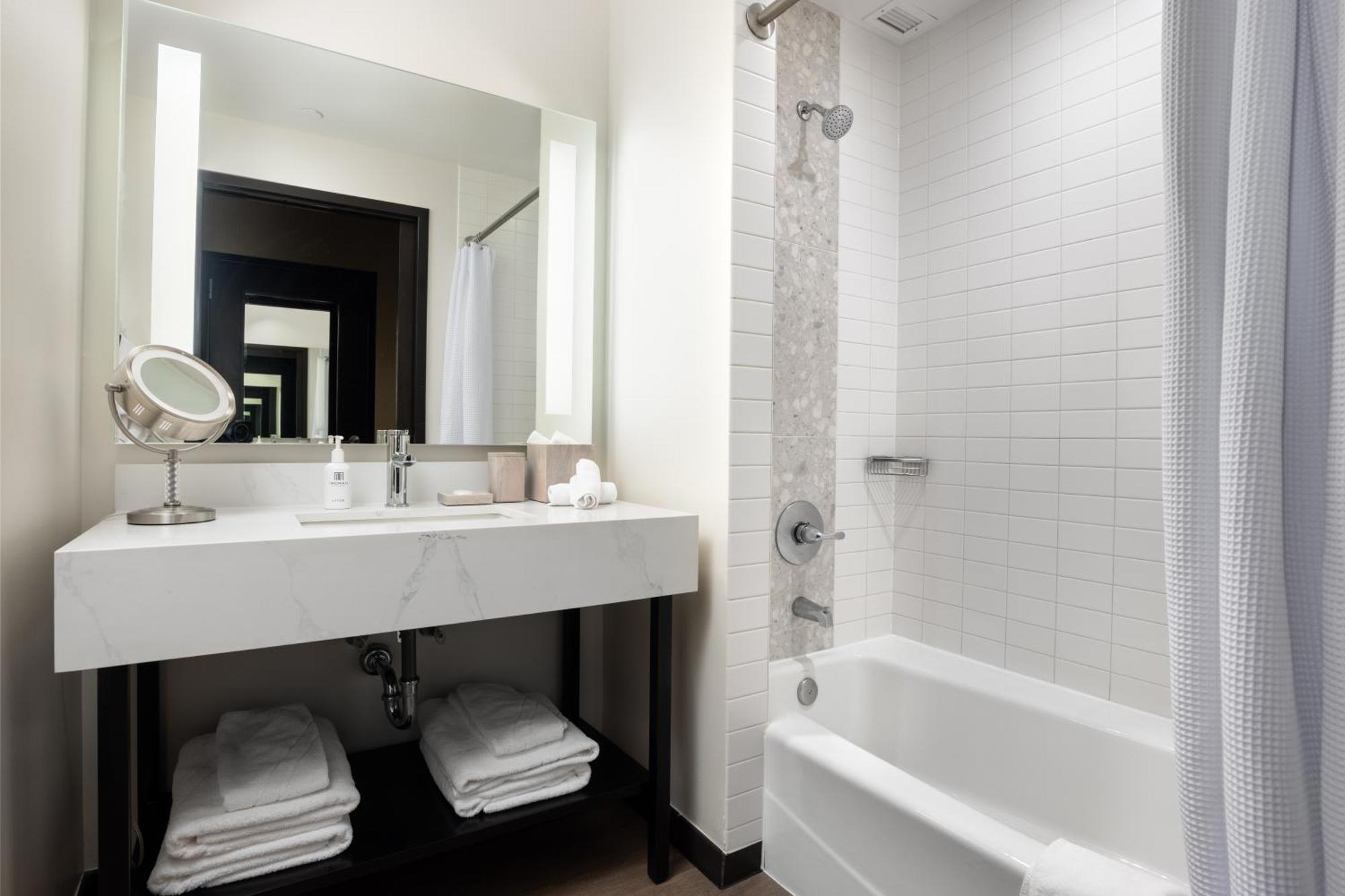 Premium King Accessible Room