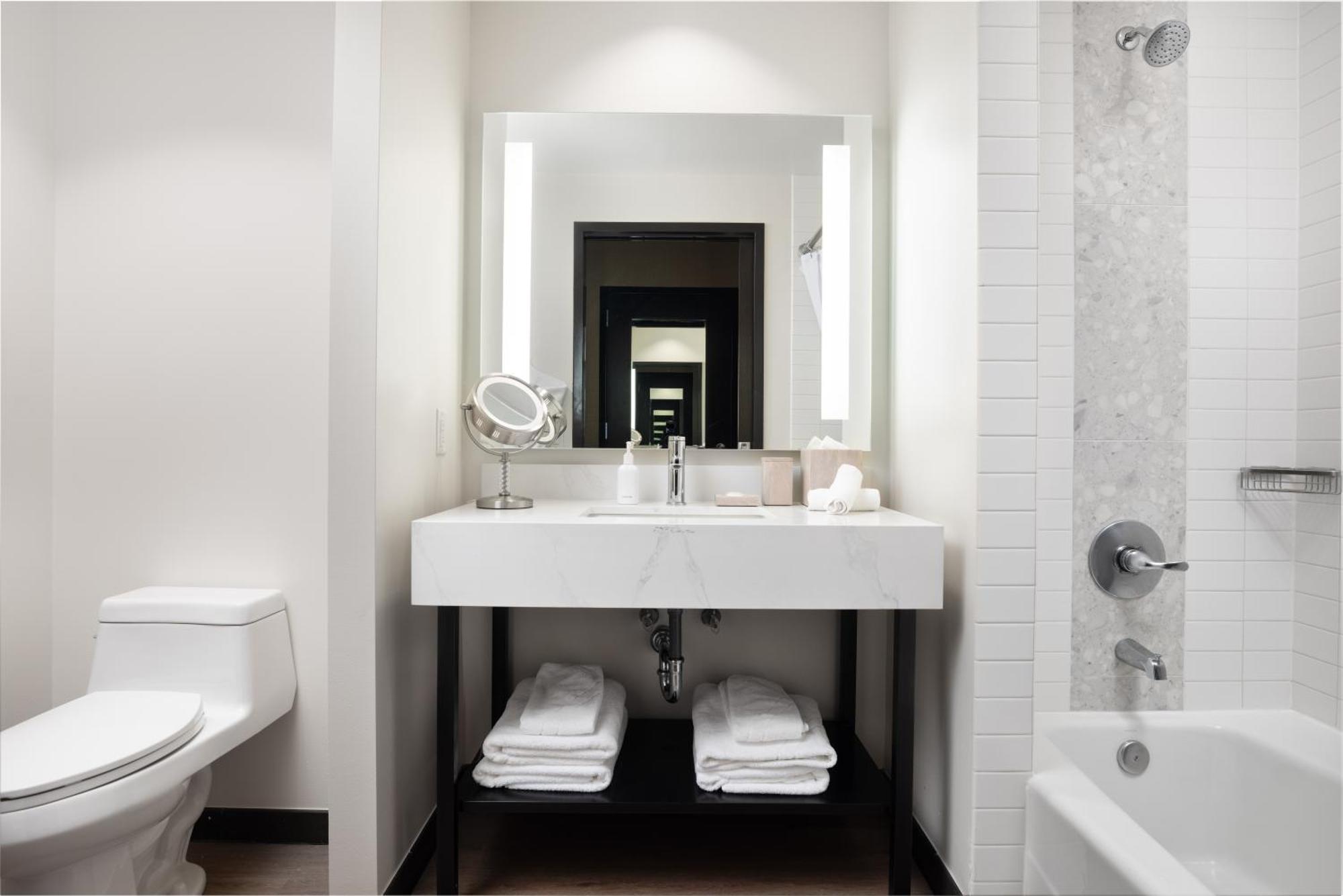 Premium King Accessible Room