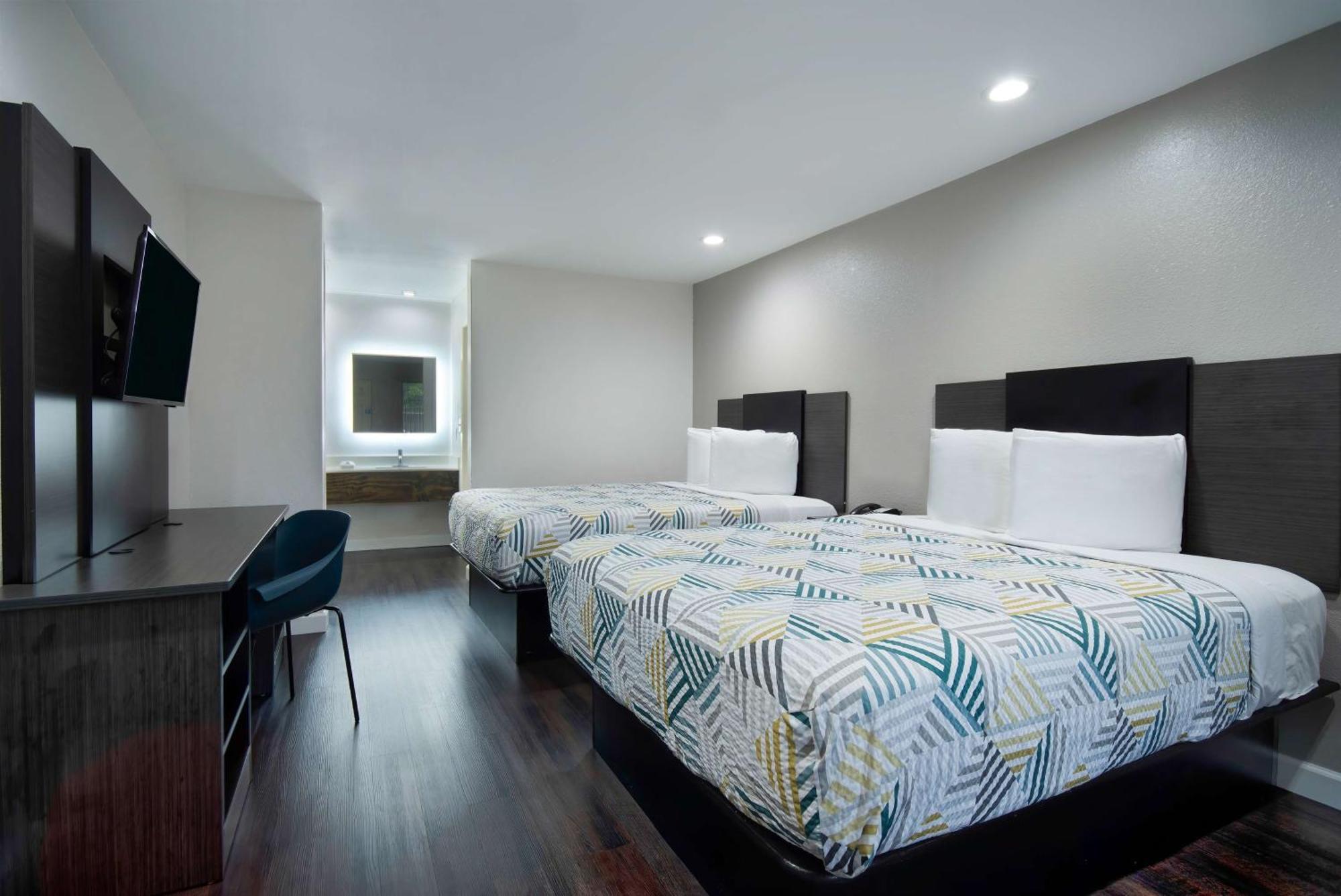 Queen Room Two Queen Beds Non-Smoking