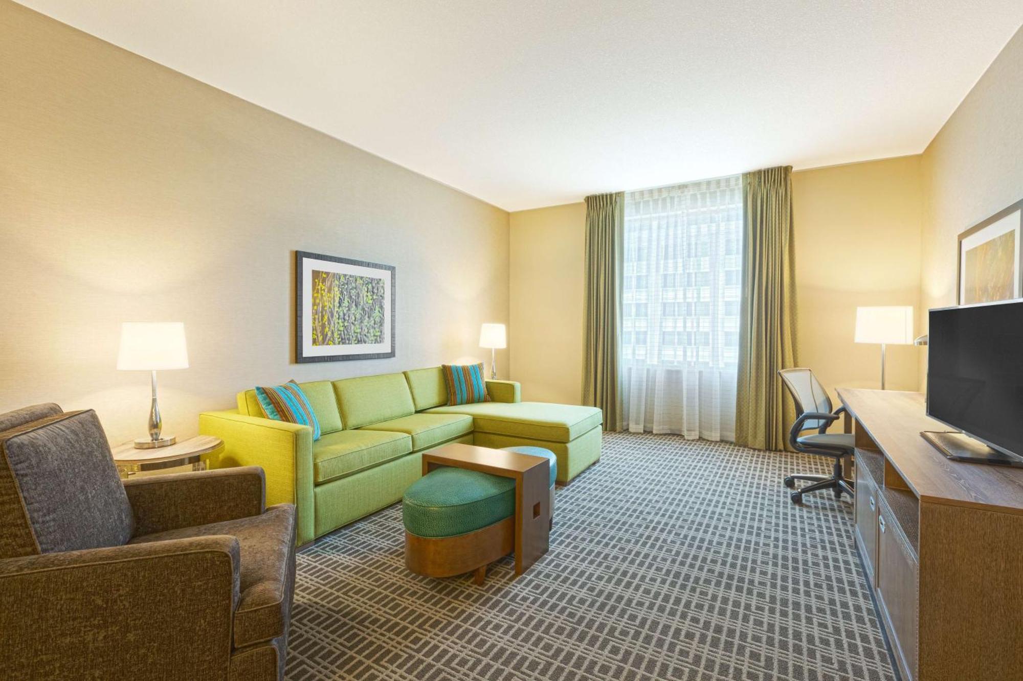 One-Bedroom Queen Suite Two Queen Beds Non-Smoking