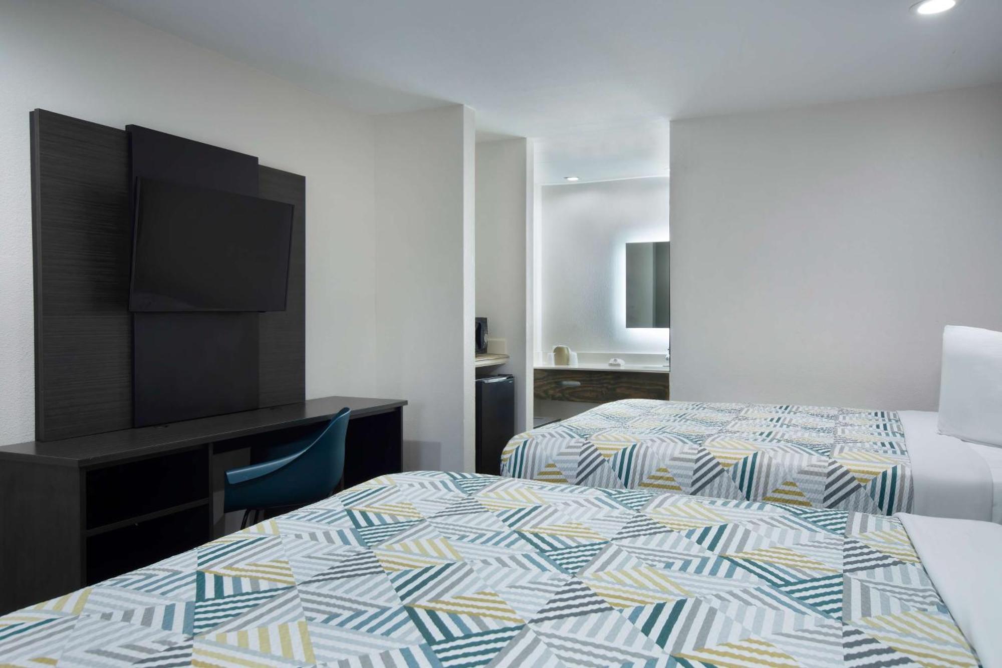 Queen Room Two Queen Beds Non-Smoking