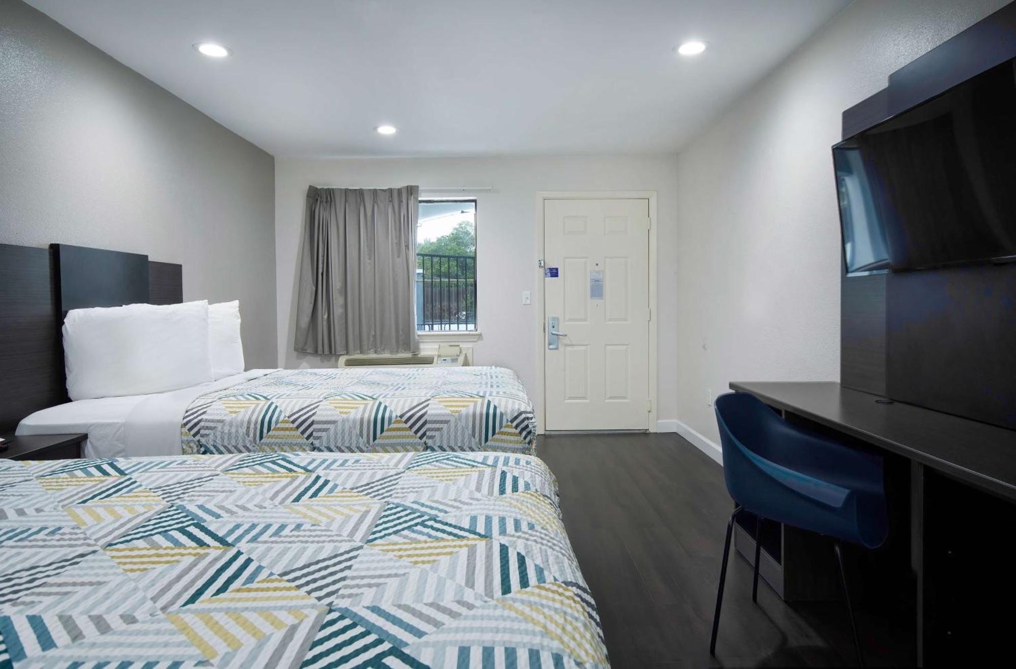 Queen Room Two Queen Beds Non-Smoking