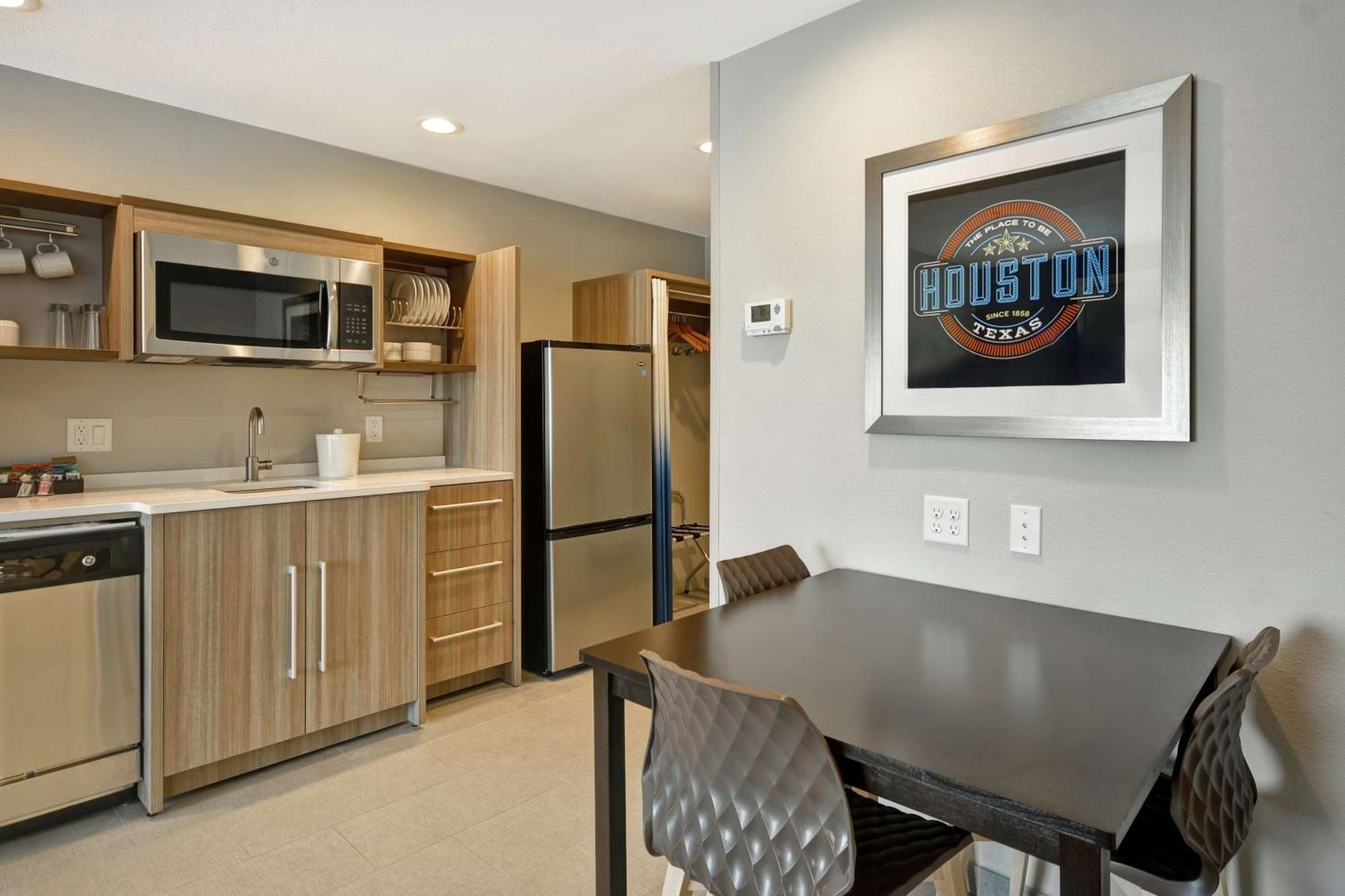 One-Bedroom King Suite Non-Smoking