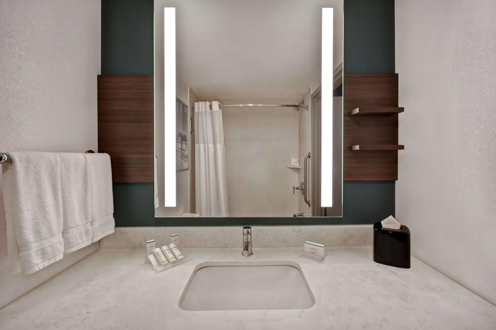 Queen Room with Two Queen Beds,1548853612:JPEG