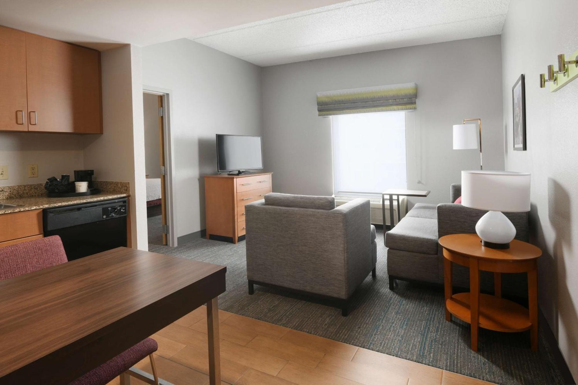 Non-Smoking King Suite Kitchen