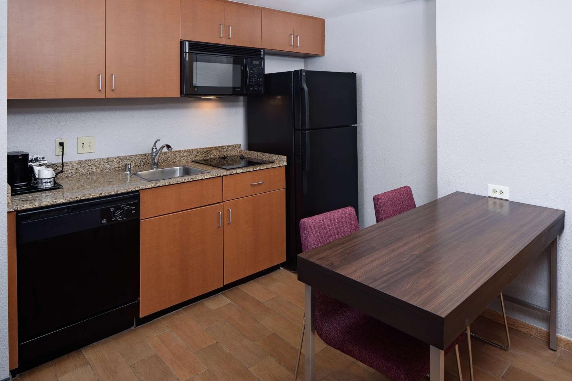 Non-Smoking King Suite Kitchen