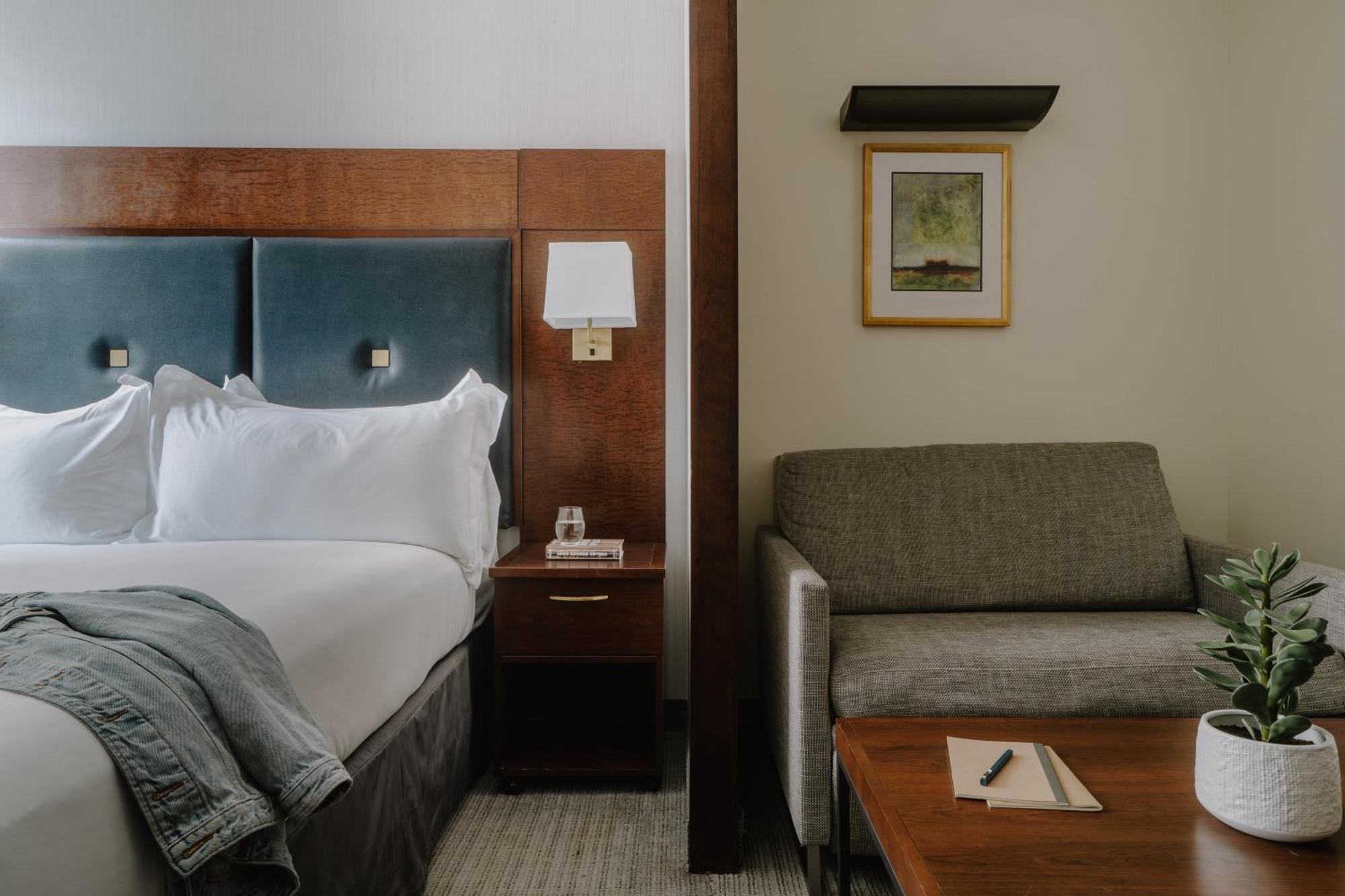 Two-Room Suite,1604072451:JPEG