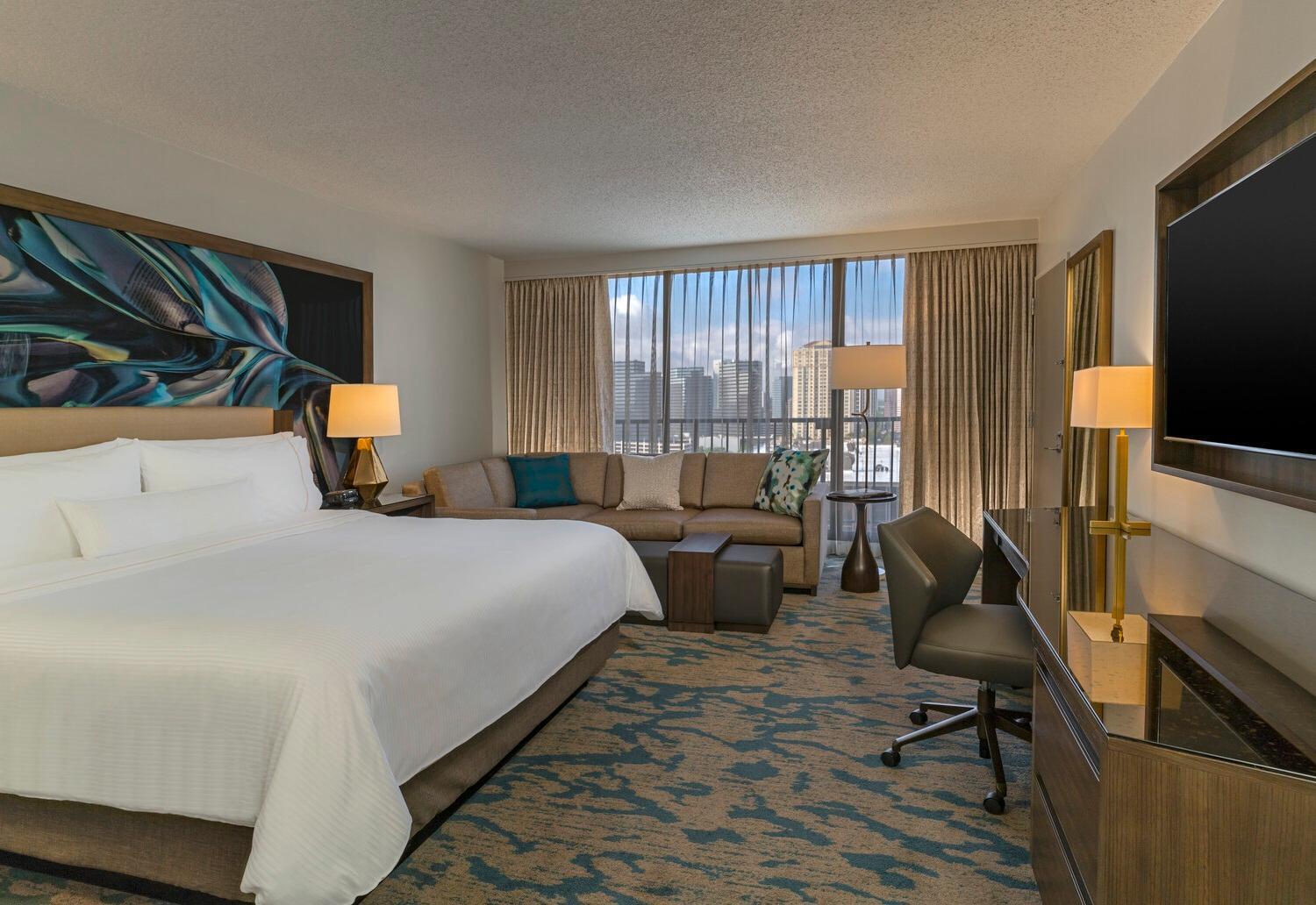 Deluxe Guest room 1 King High floor
