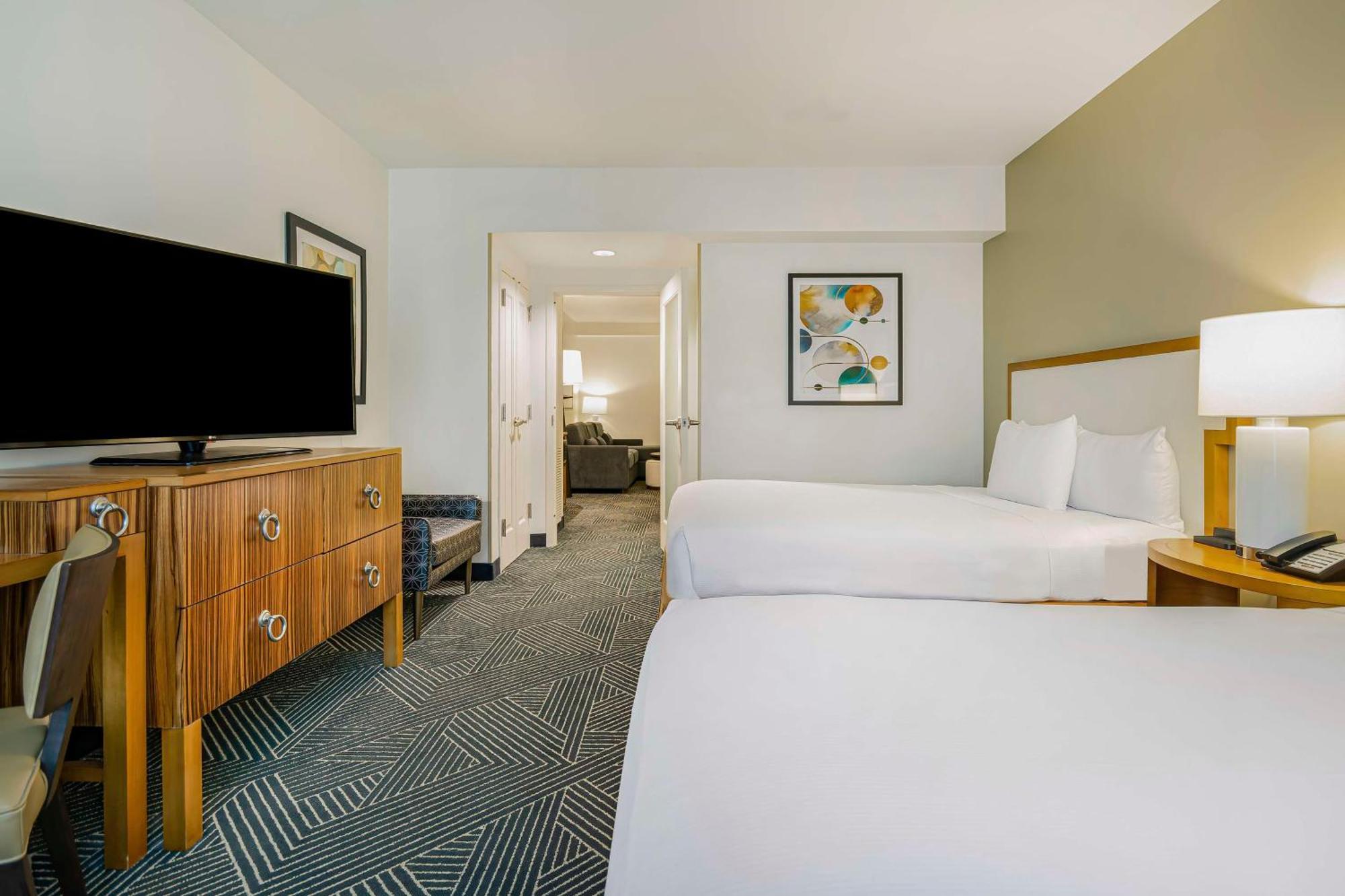 One-Bedroom Suite Two Queen Beds Non-Smoking,1628654009:JPEG