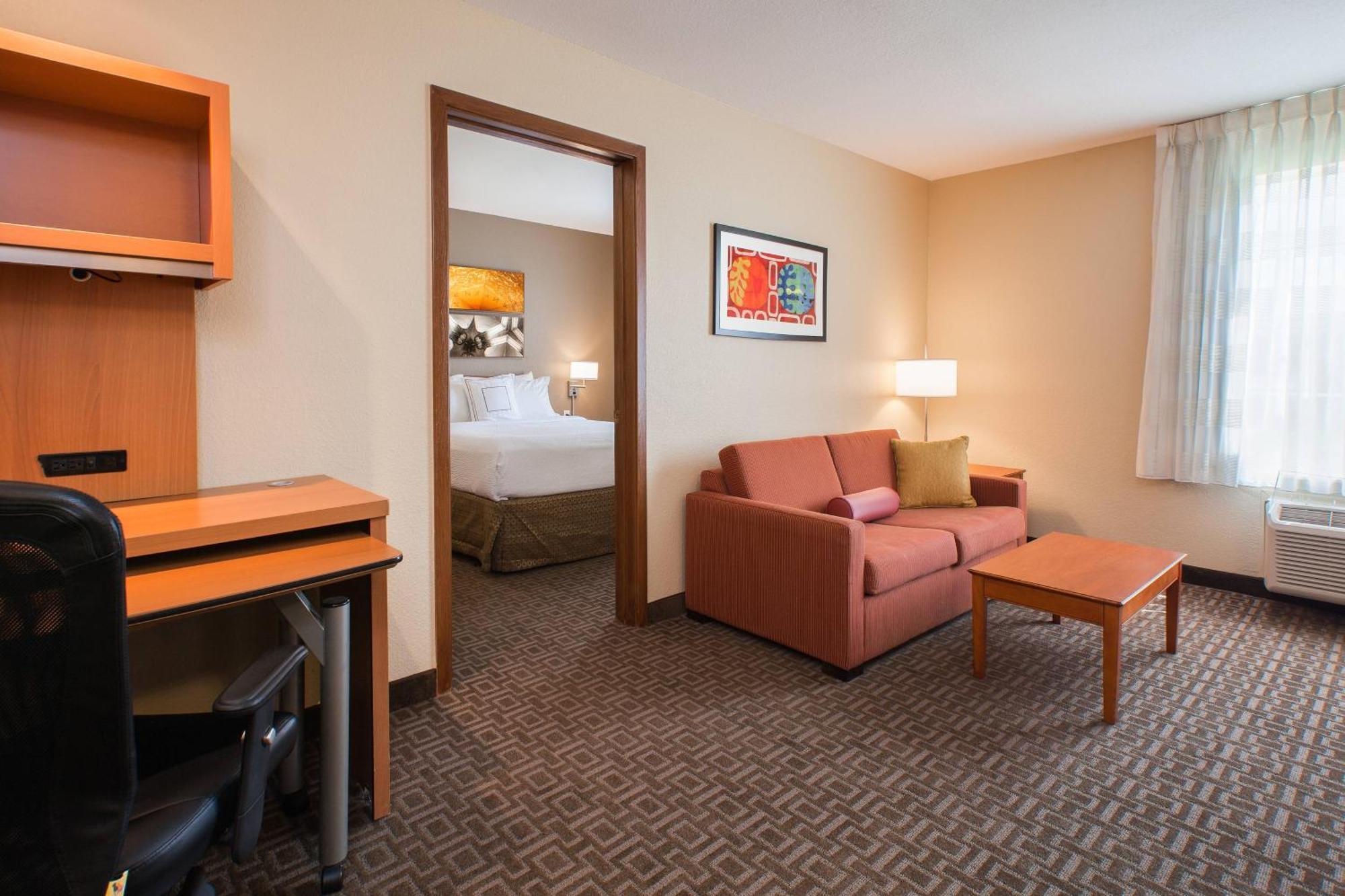 1 Bedroom Suite 1 Queen Sofa bed