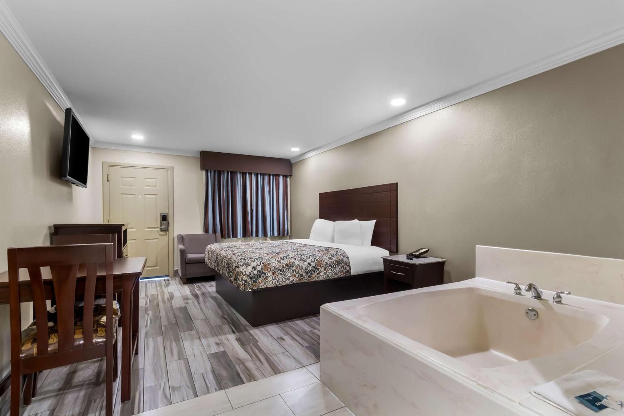 King Bed Jetted Tub Suite Smoking