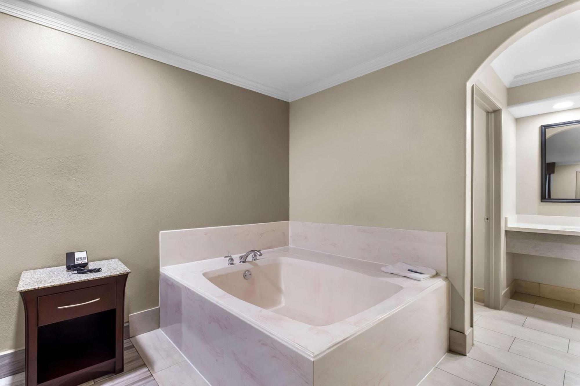 King Bed Jetted Tub Suite Smoking