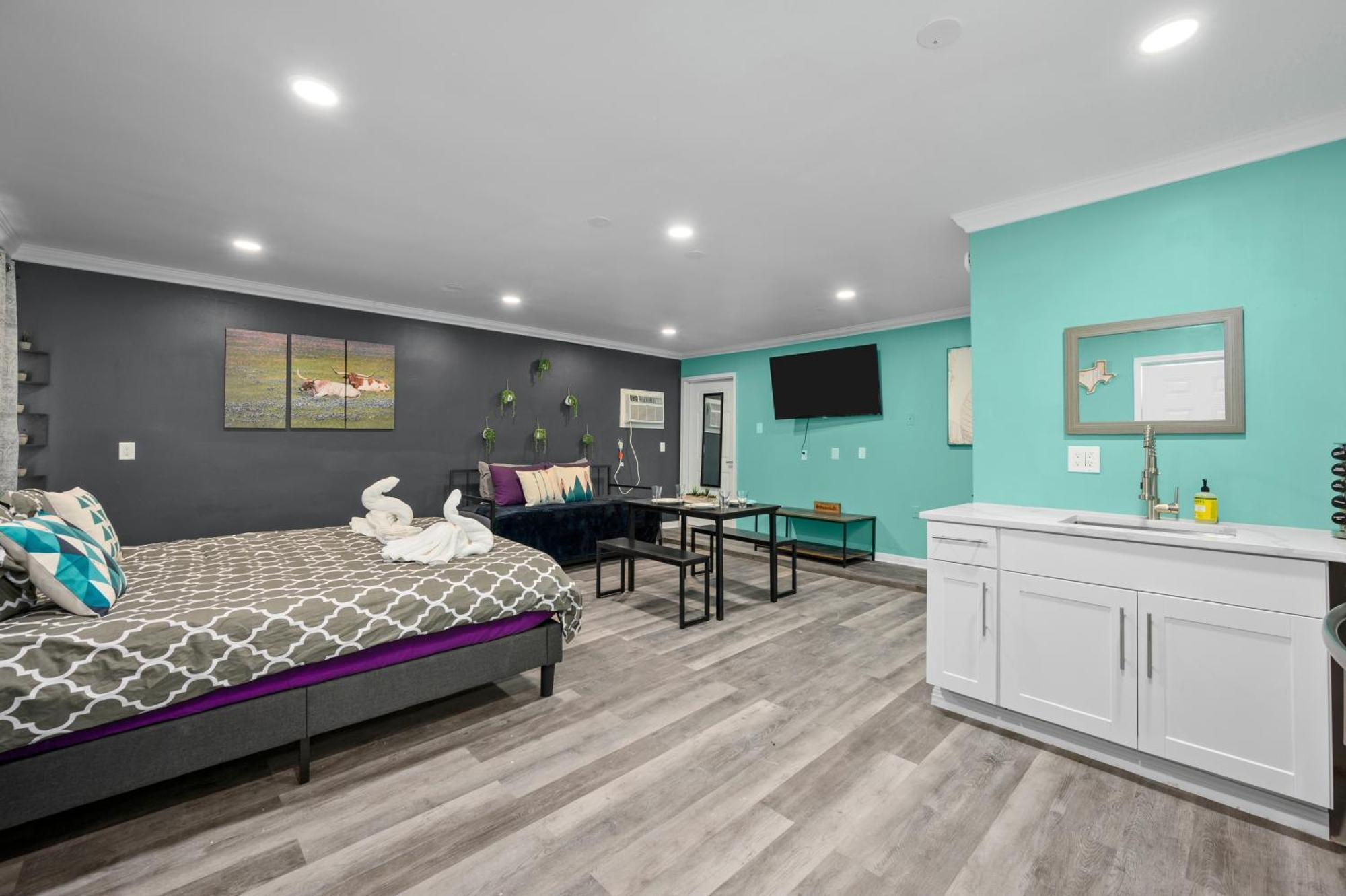 One-Bedroom Apartment