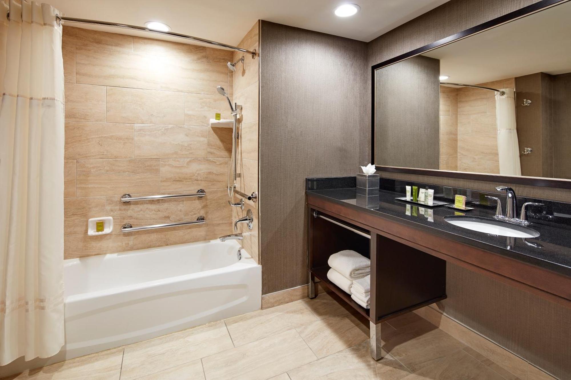 Double Room Two Double Beds Bath Tub Mobility Accessible