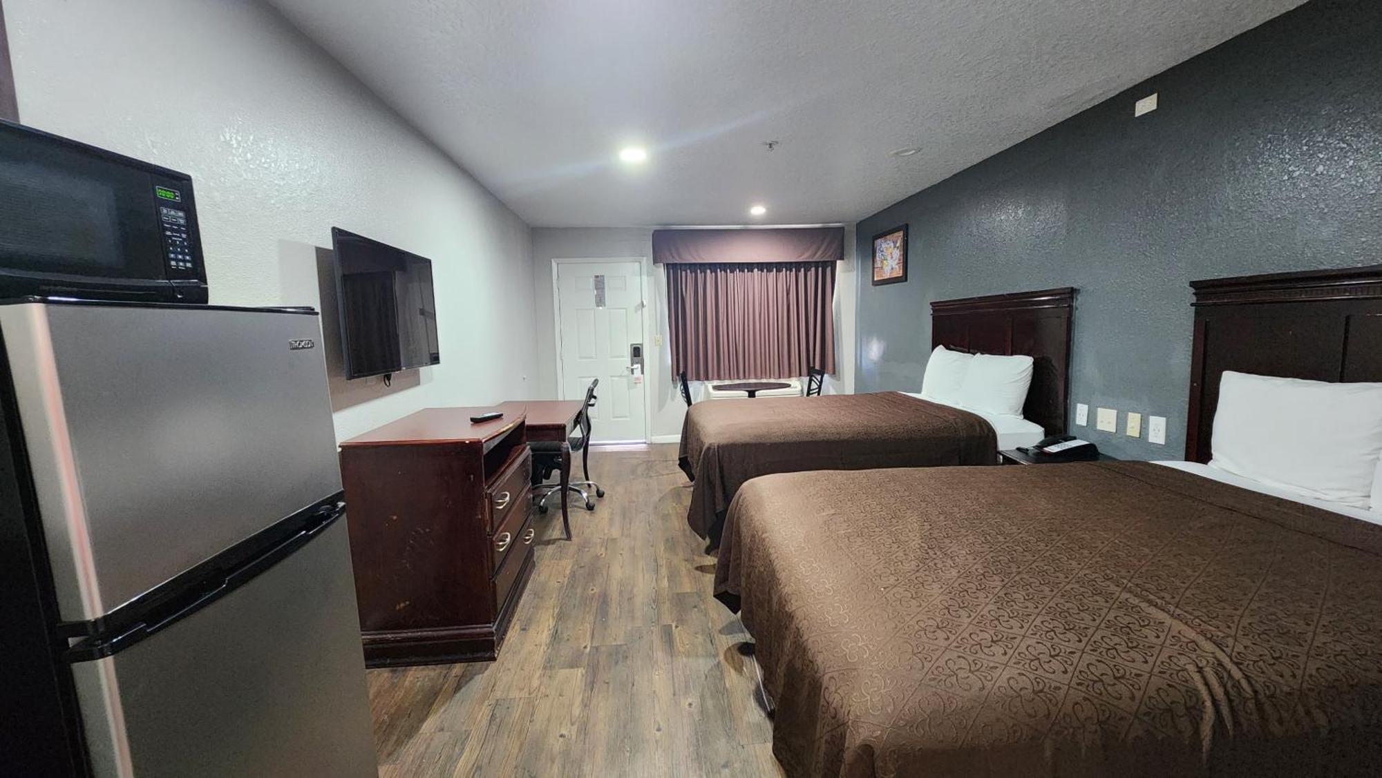 Queen Room Two Queen Beds Non-Smoking