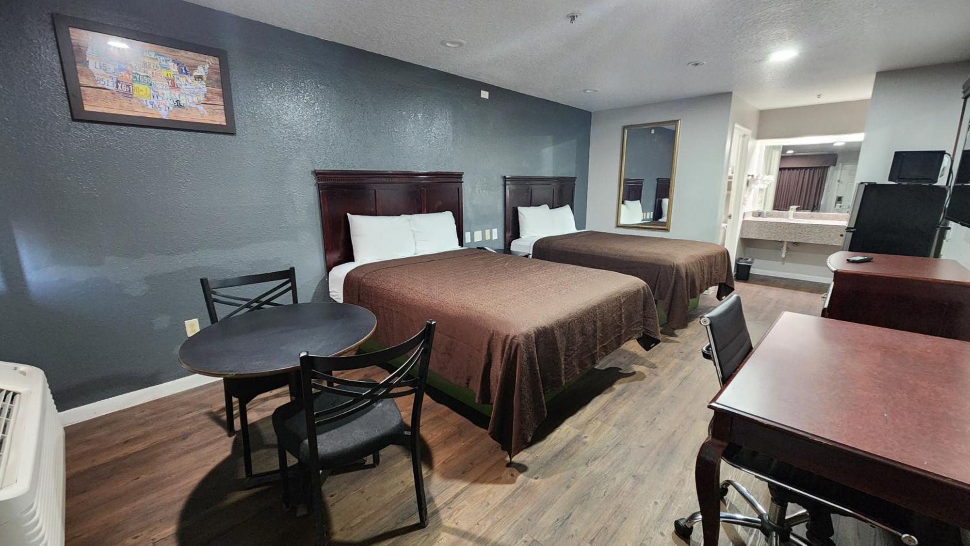 Queen Room Two Queen Beds Non-Smoking