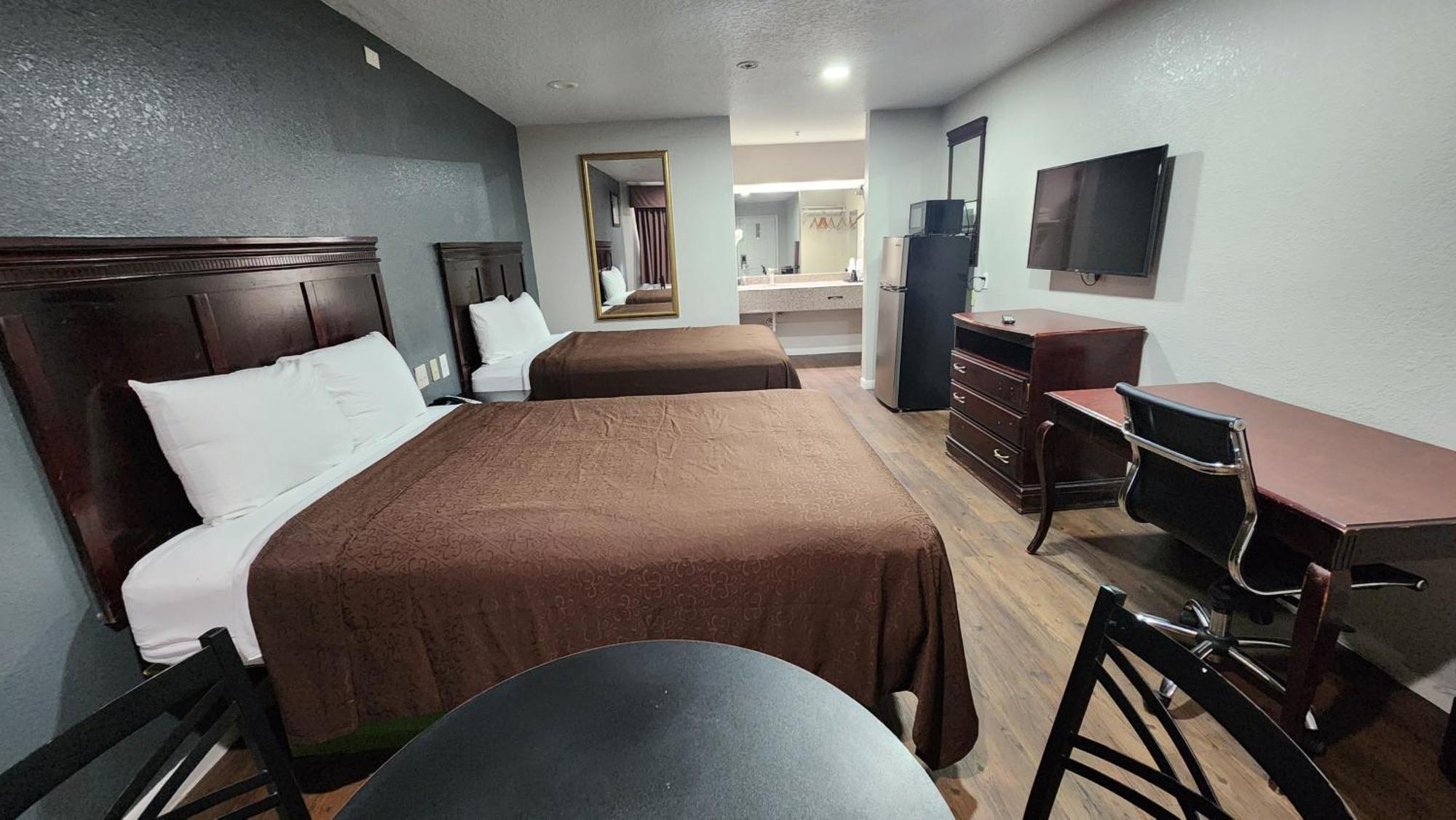 Queen Room Two Queen Beds Non-Smoking