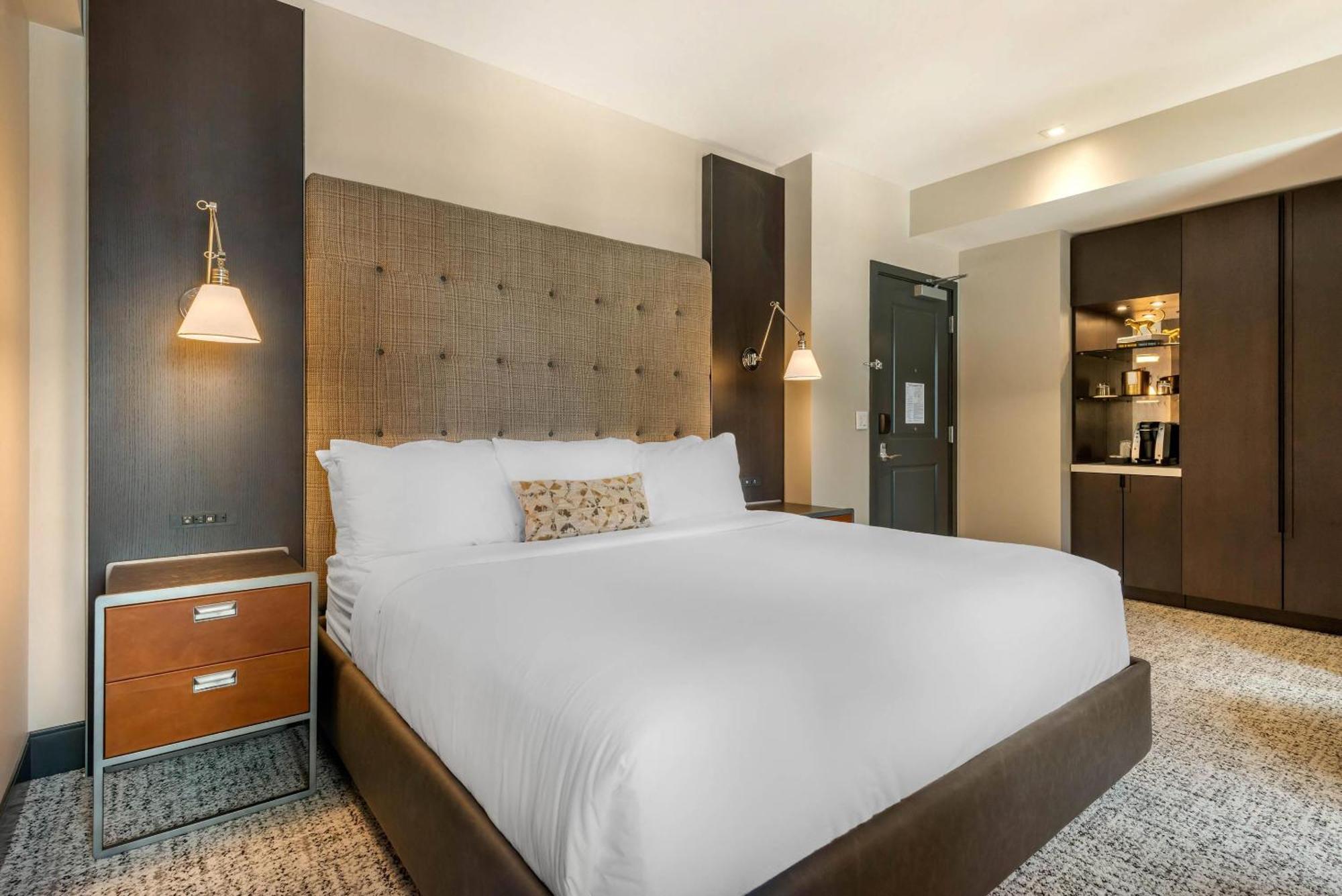 King Room with City View - Mobility Accessible/Non-Smoking,1743218088:JPEG