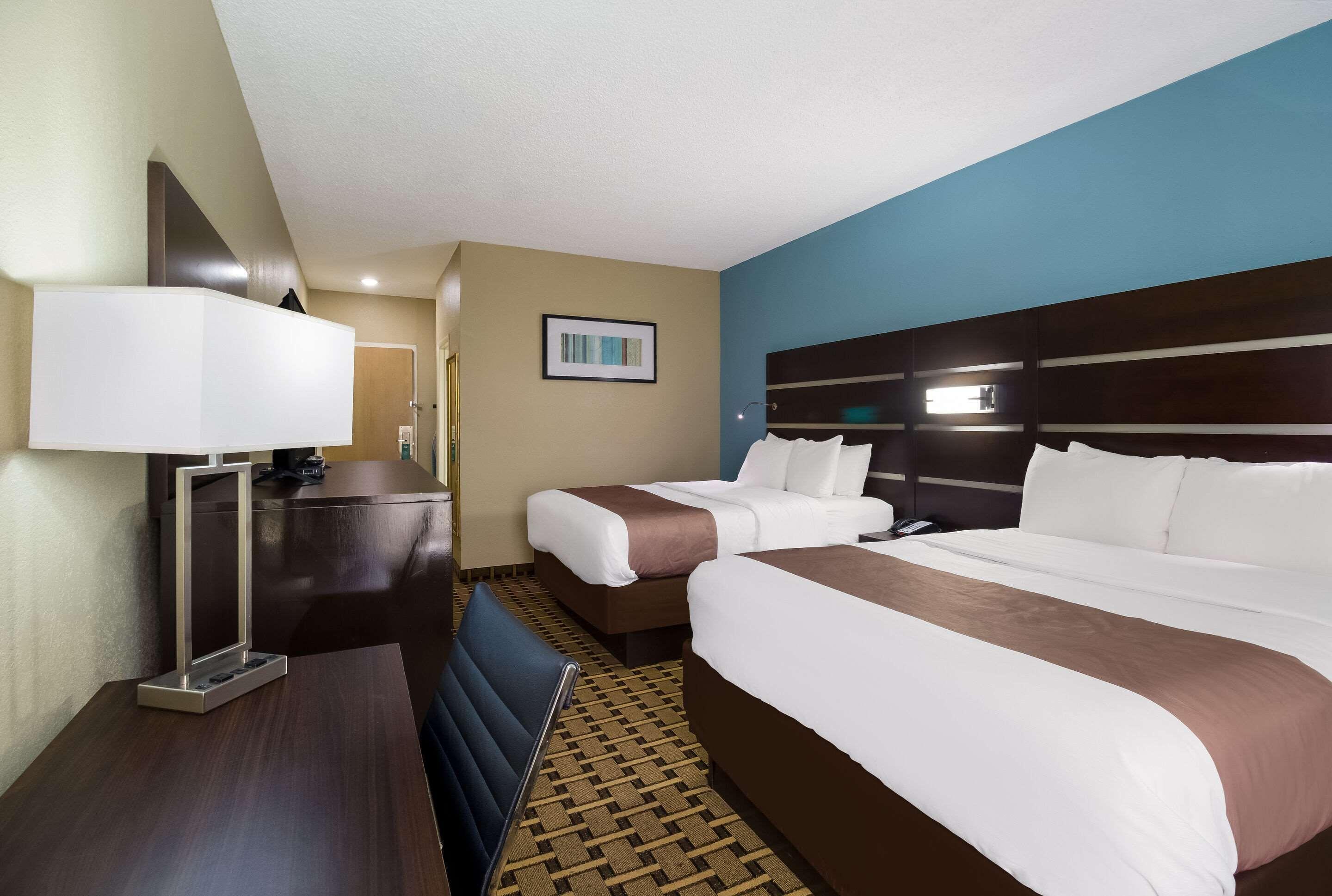 Queen Room Two Queen Beds Non-Smoking